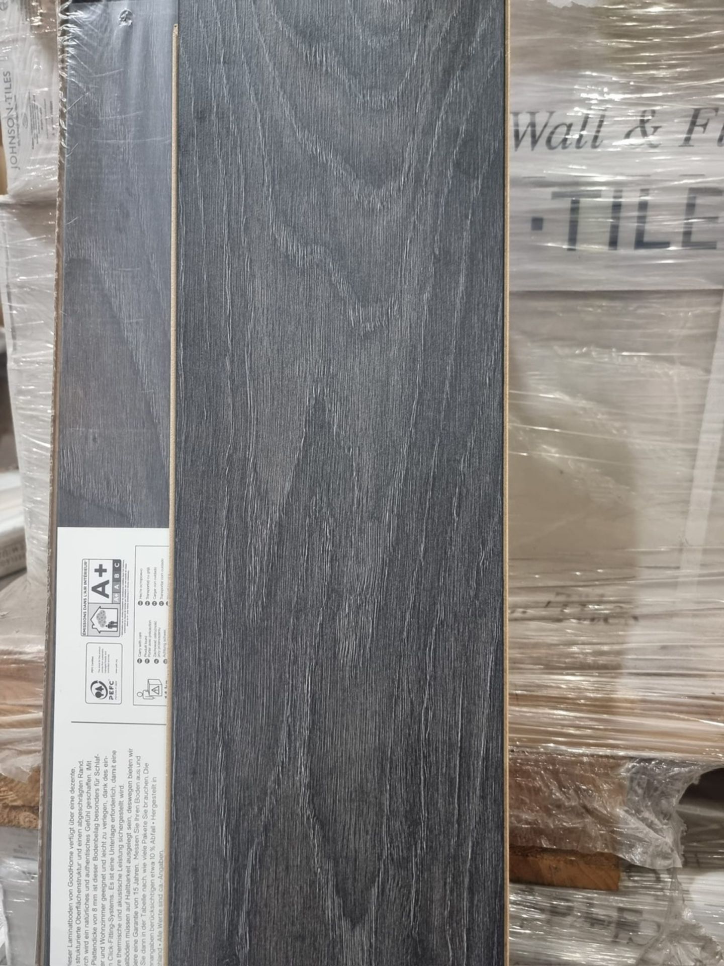 PALLET TO CONTAIN 27 X PACKS OF HORSHAM GREY DARK WOOD EFFECT LAMINATE FLOORING. EACH PACK - Image 2 of 2