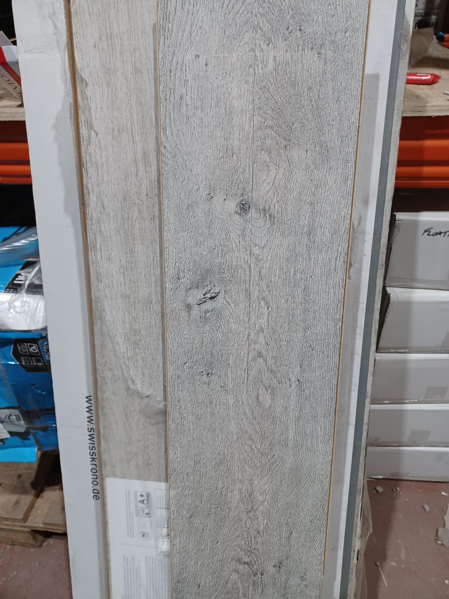 12 X PACKS OF ABERFELDY GREY OAK EFFECT LAMINATE FLOORING. EACH PACK CONTAINS 1.99M2, GIVING THIS - Image 2 of 2