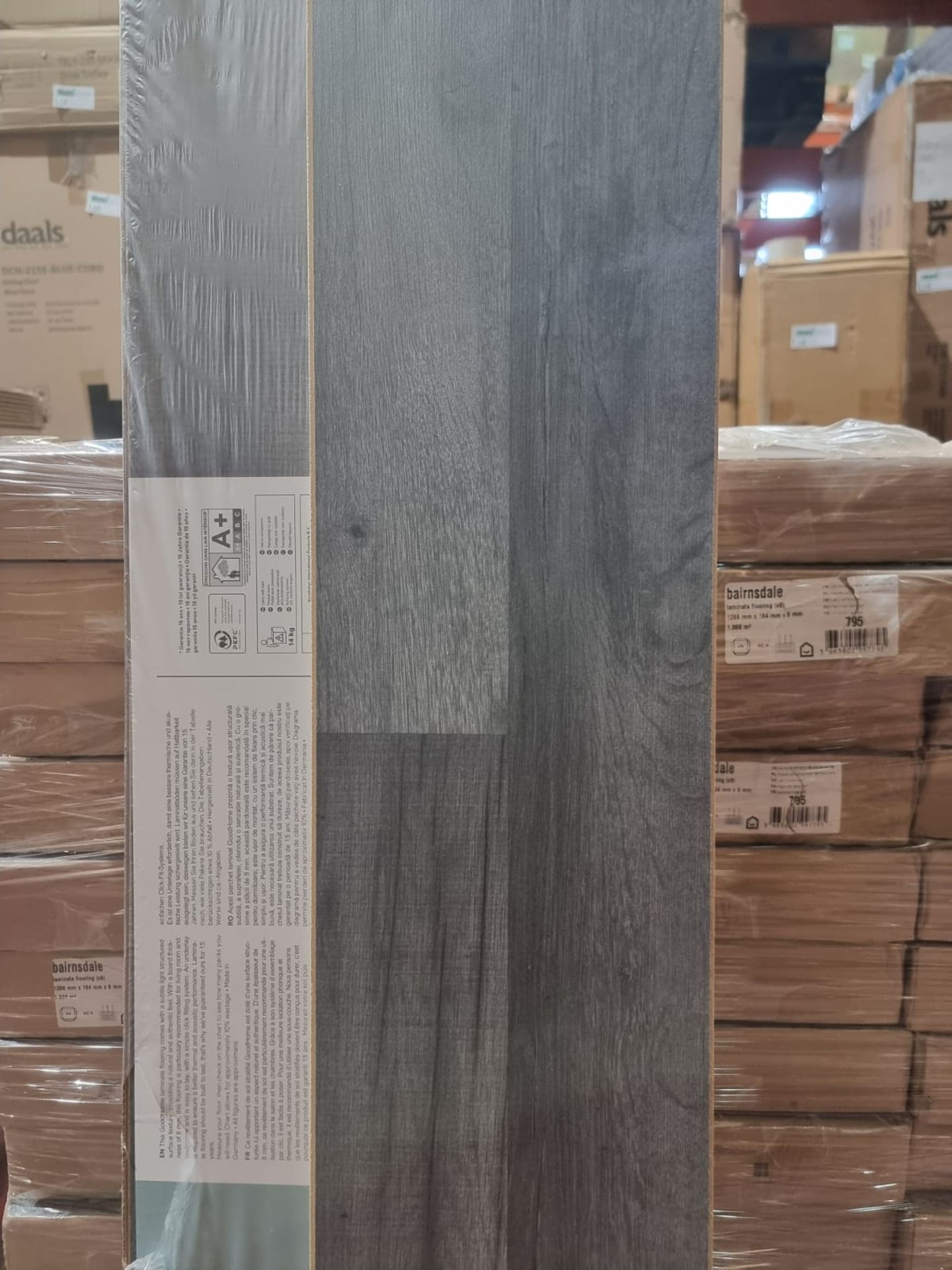 PALLET TO CONTAIN 25 X PACKS OF BAINSDALE DARK GREY WOOD LAMINATE FLOORING. EACH PACK CONTAINS 1. - Image 2 of 3