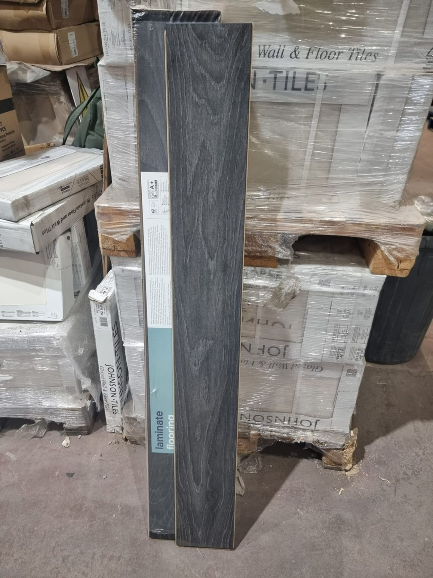 PALLET TO CONTAIN 27 X PACKS OF HORSHAM GREY DARK WOOD EFFECT LAMINATE FLOORING. EACH PACK