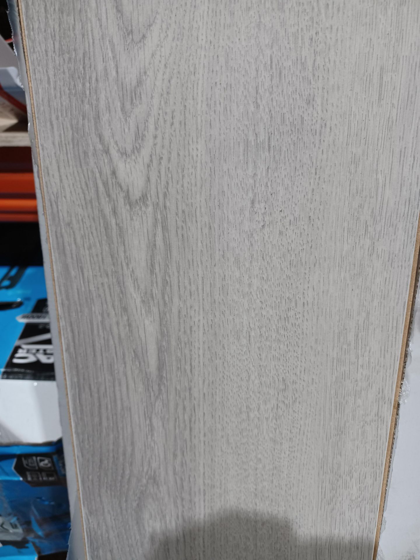 11 x PACKS OF OAK LIGHT GREY LAMINATE FLOORING. MADE IN GERMANY. 12MM THICK. EACH PACK CONTAINS 1. - Image 3 of 3