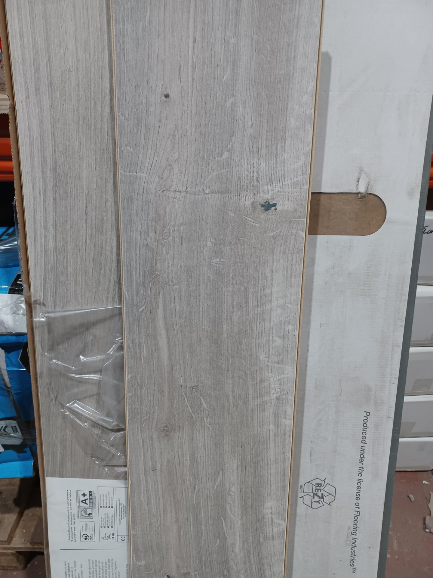 12 x PACKS OF GLADSTONE GREY OAK EFFECT LAMINATE FLOORING. EACH PACK CONTAINS 1.99M2, GIVING THIS - Image 2 of 2