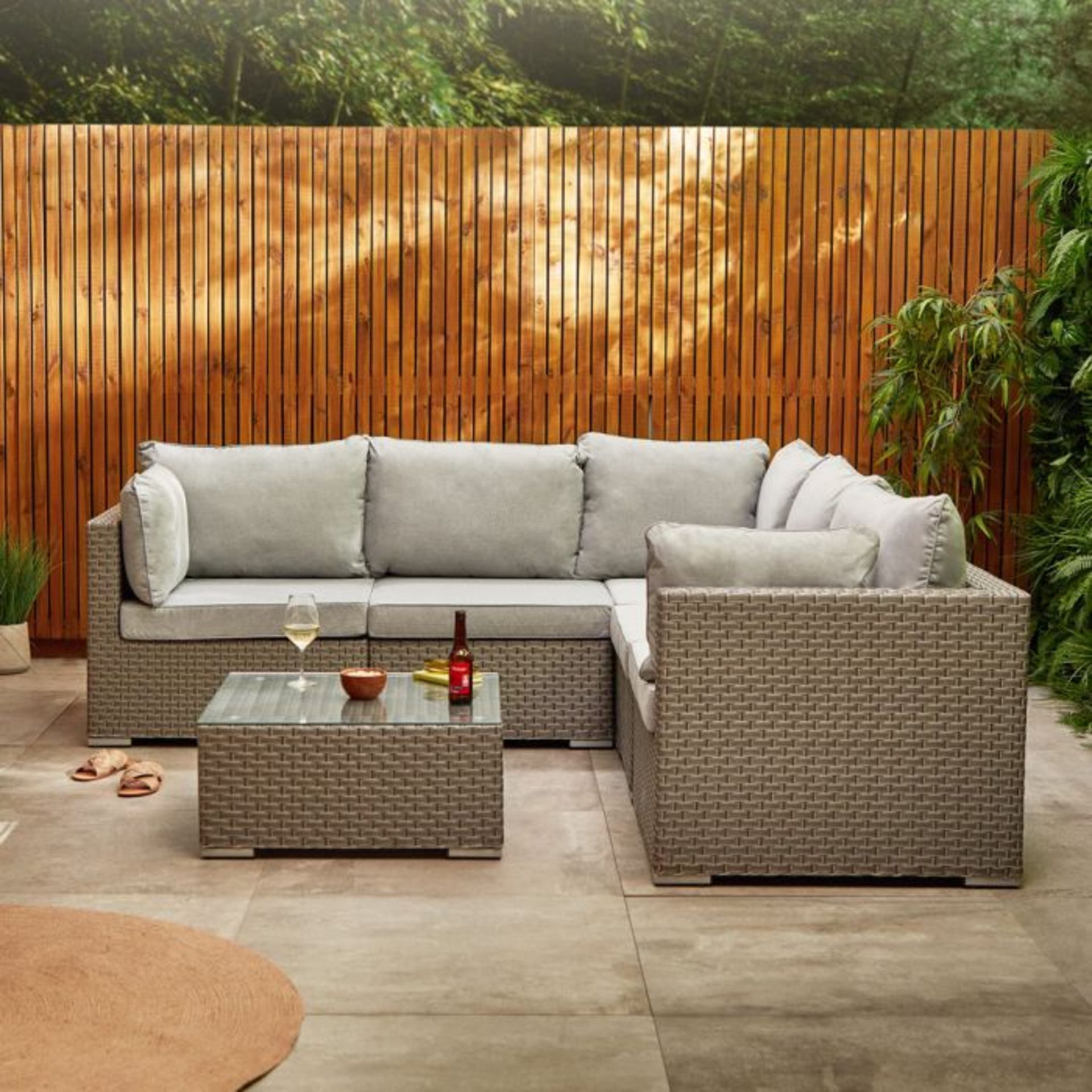 New & Boxed 6 Seater Amefi Rattan Corner Sofa Set. RRP £1,329. Be ready for any garden party and