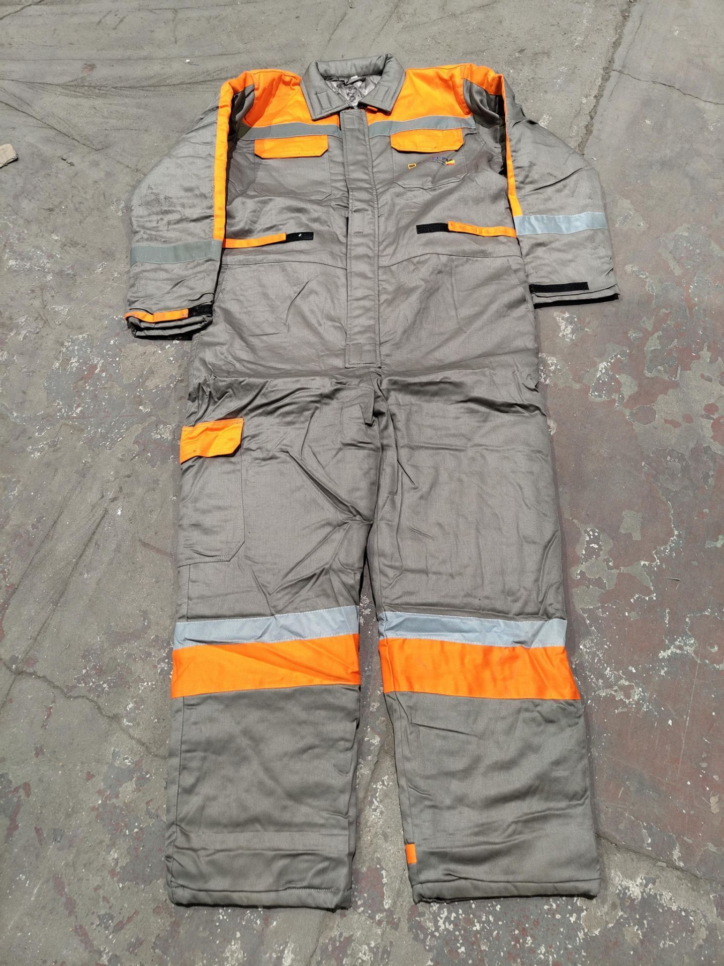 12 X BRAND NEW WINTER PROFESSIONAL COLD WEATHER PROTECTION COVERALLS (SIZES MAY VARY) R5.5