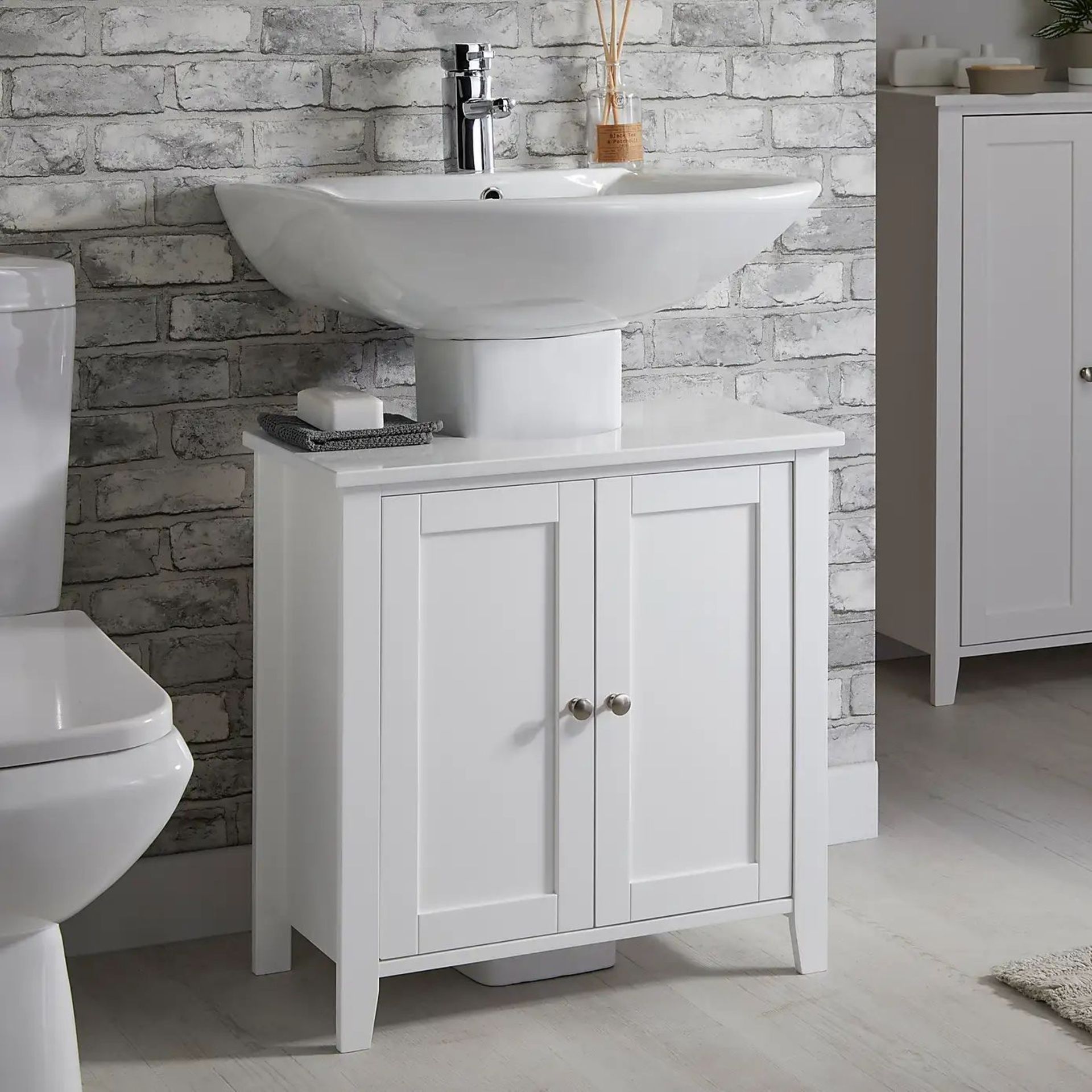 TRADE LOT 18 X NEW BOXED LUXURY BATHROOM UNDERSINK VANITY UNIT. RRP £150 EACH. (ROW 9)