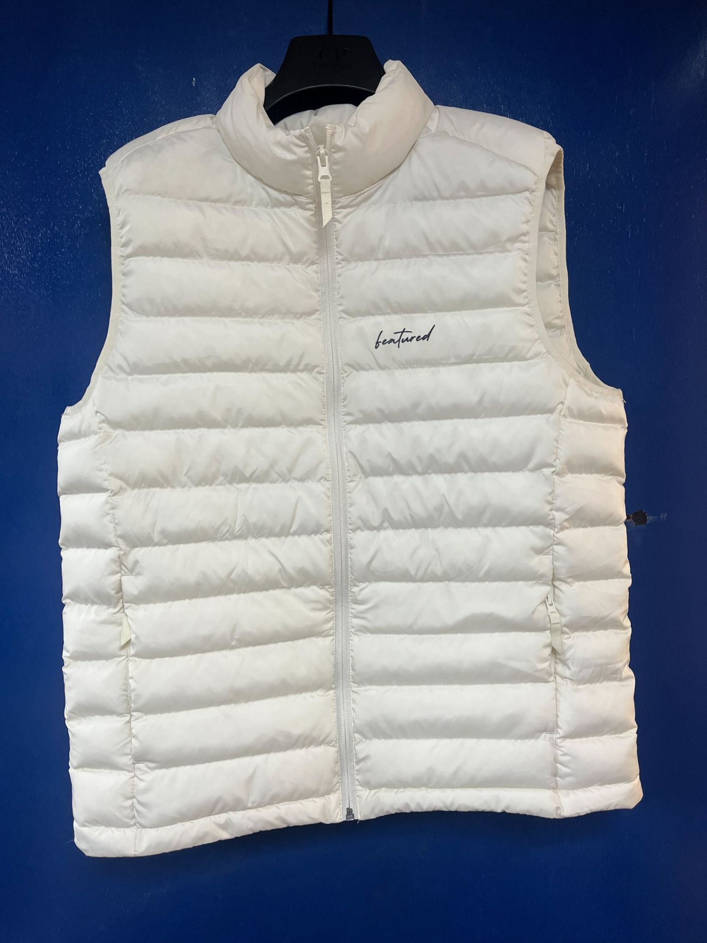 BRAND NEW FEATURED Vistar Body Warmer - Off White. SIZE LARGE. (OFC)