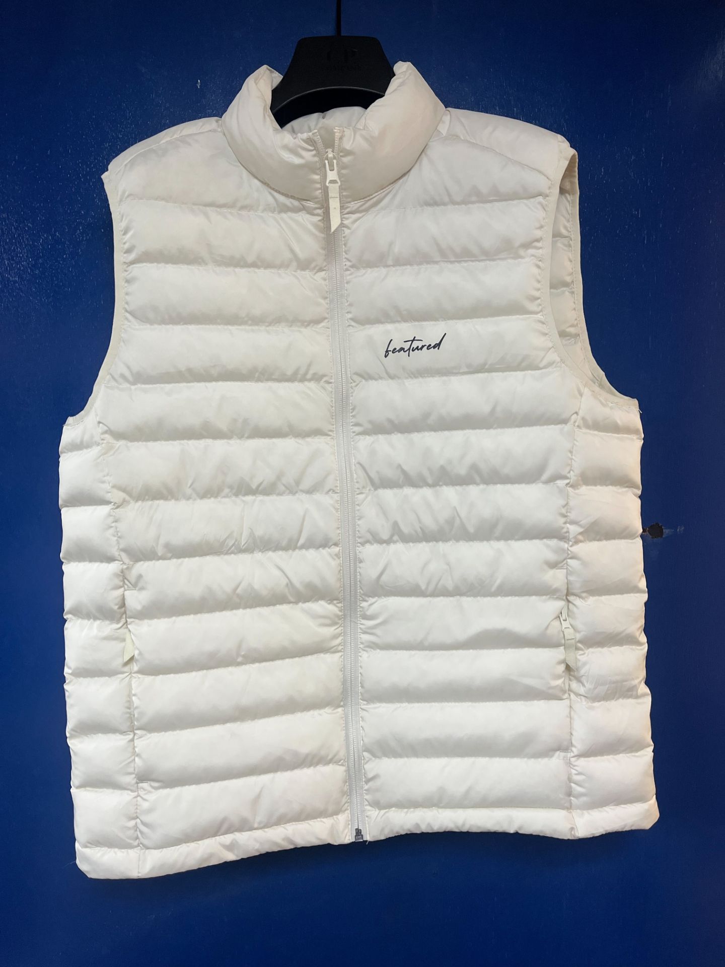 BRAND NEW FEATURED Vistar Body Warmer - Off White. SIZE SMALL. (OFC)