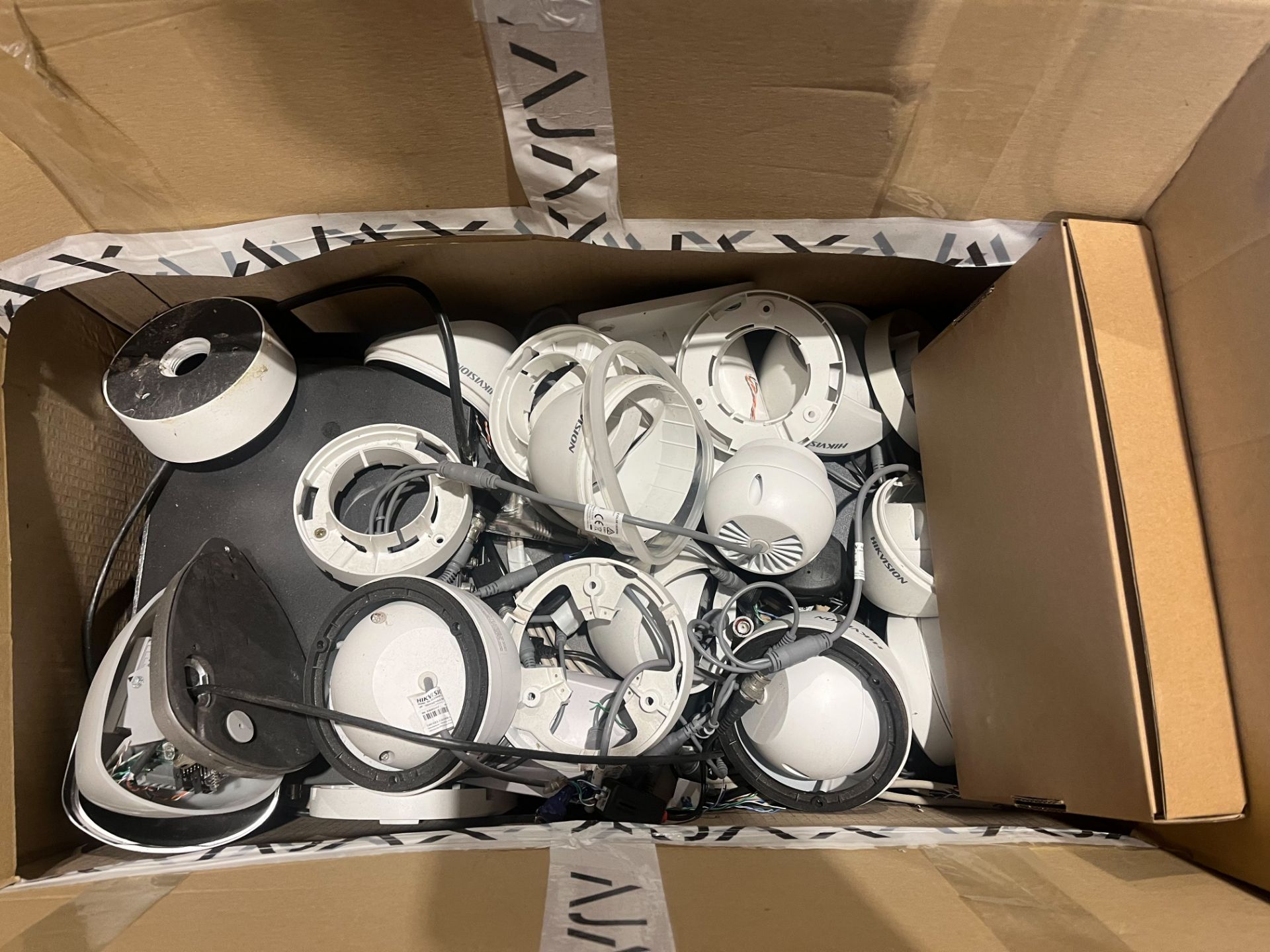 BOX OF ASSORTED HIKVISION SECURITY CAMERAS (PLEASE NOTE UNBOXED) S1P