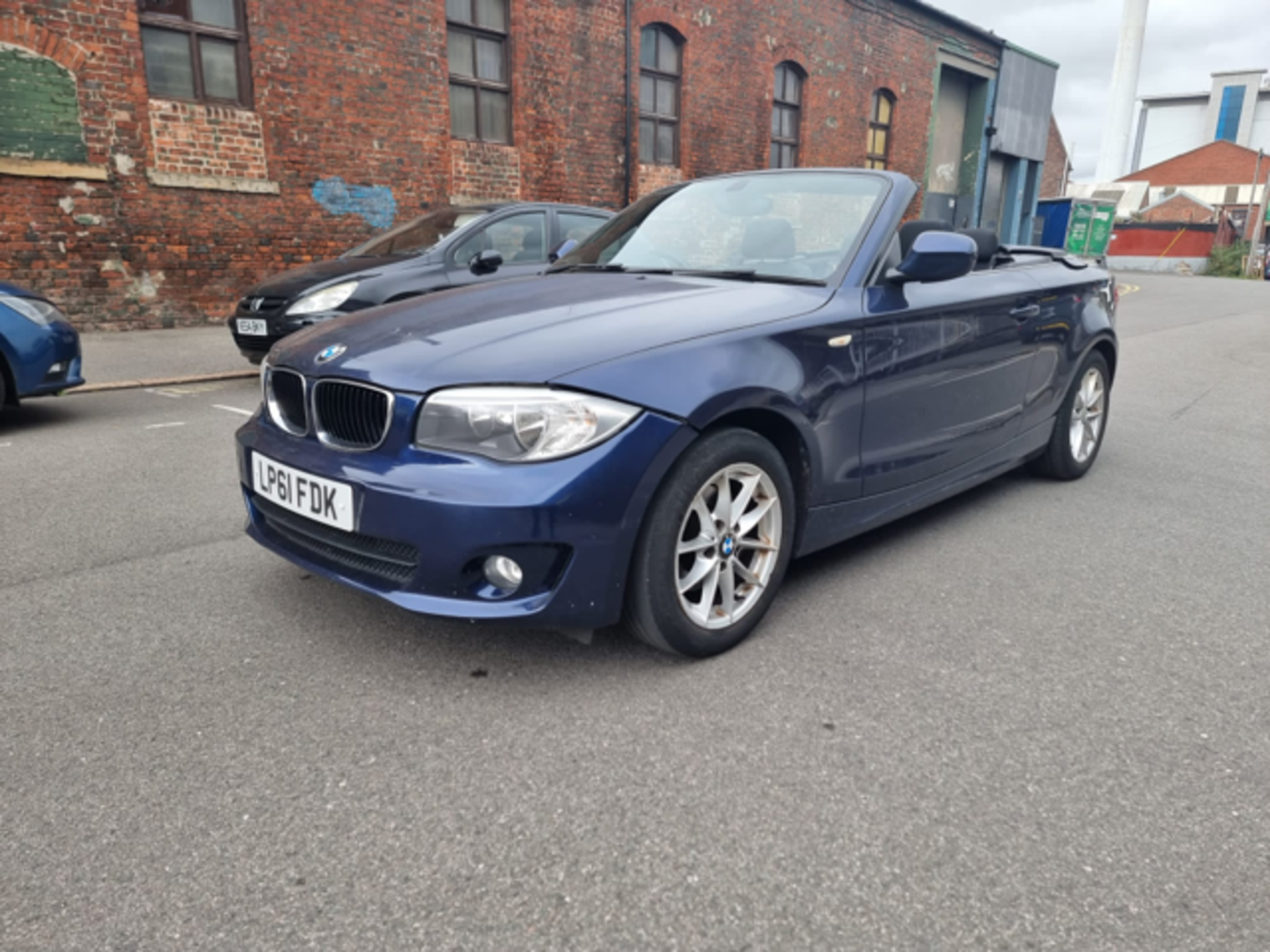 * NO VAT ON HAMMER * LP61 FDK BMW 1 SERIES DIESEL CONVERTIBLE - 118d SE 2dr Step Auto   First Regist - Image 7 of 12