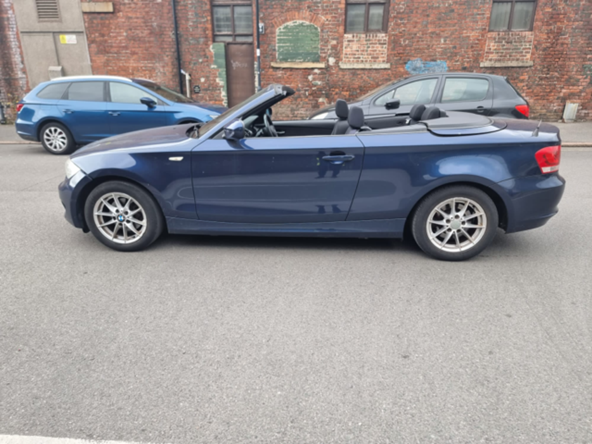 * NO VAT ON HAMMER * LP61 FDK BMW 1 SERIES DIESEL CONVERTIBLE - 118d SE 2dr Step Auto   First Regist - Image 3 of 12