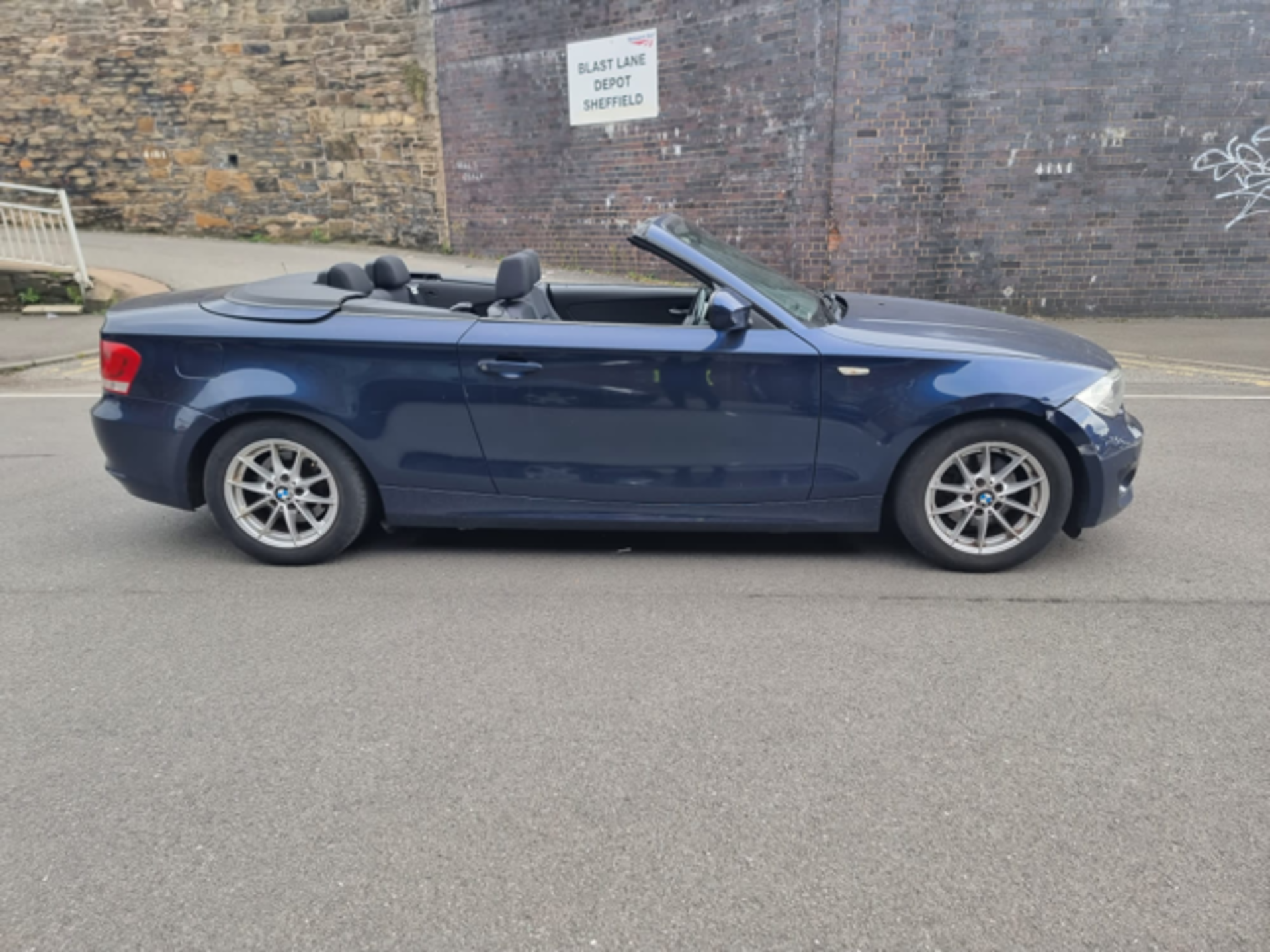 * NO VAT ON HAMMER * LP61 FDK BMW 1 SERIES DIESEL CONVERTIBLE - 118d SE 2dr Step Auto   First Regist - Image 9 of 12