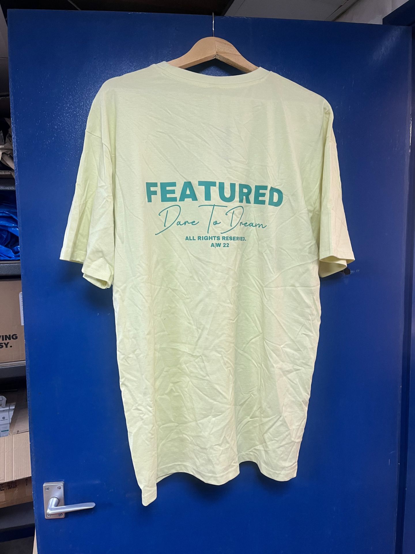 BRAND NEW FEATURED Dare To Dream T-Shirt - Yellow. SIZE LARGE. RRP £78. (SR)