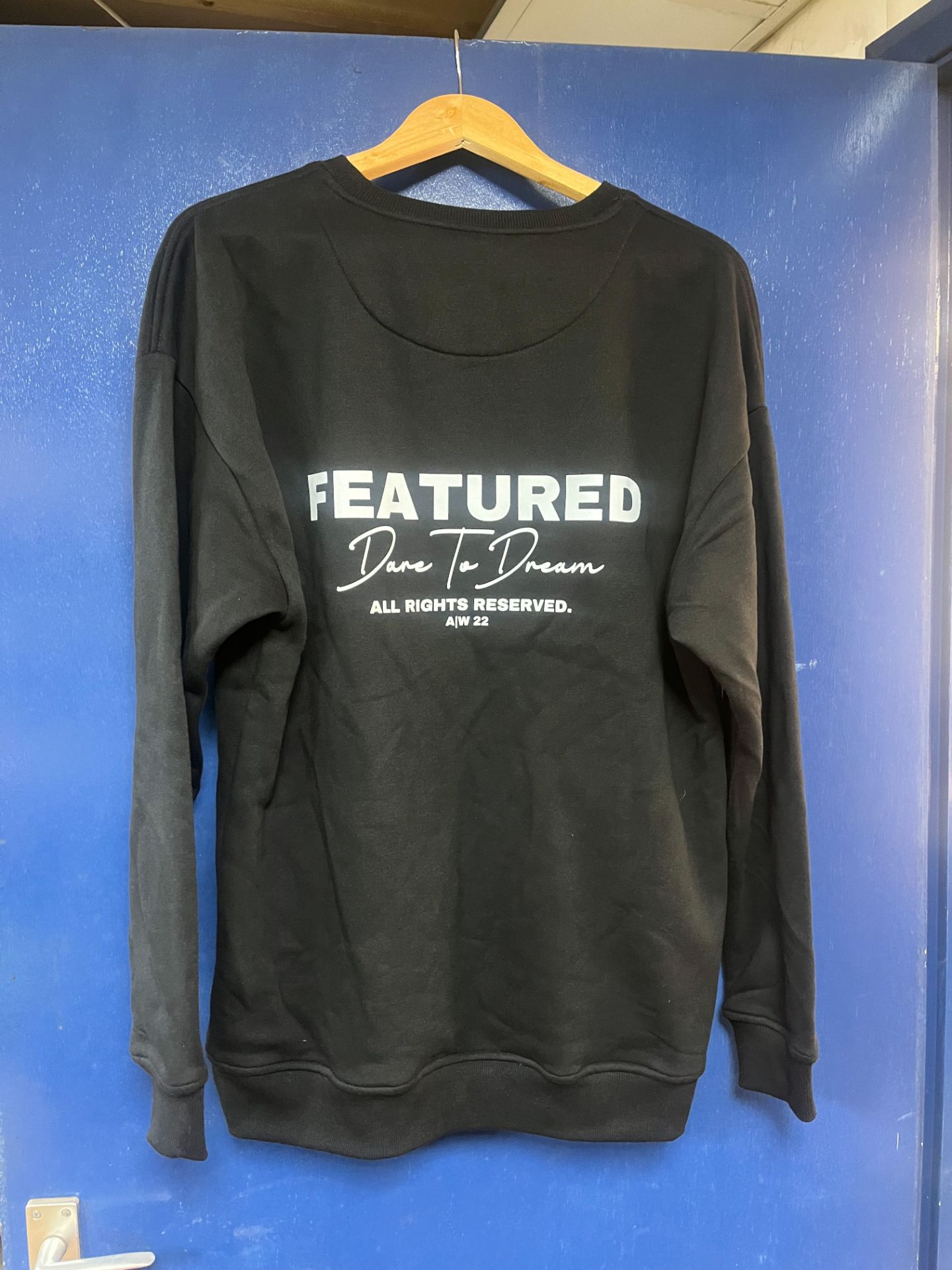 BRAND NEW FEATURED Crew Neck Jumper - Black. SIZE LARGE RRP £59. (SR)