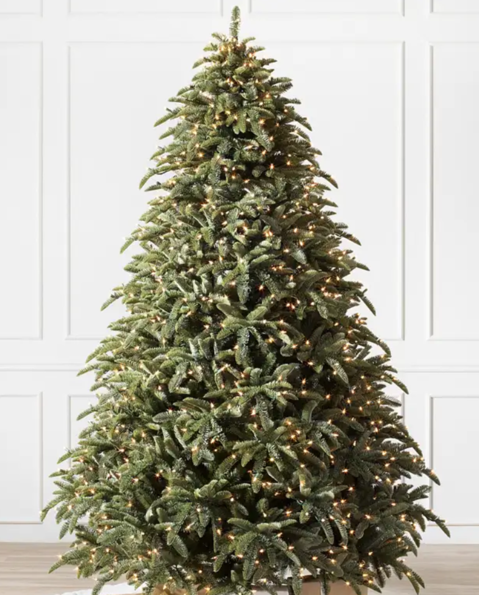 BH (The worlds leading Christmas Trees) New & Boxed Noble Fir 7ft tree with LED Clear Lights. -