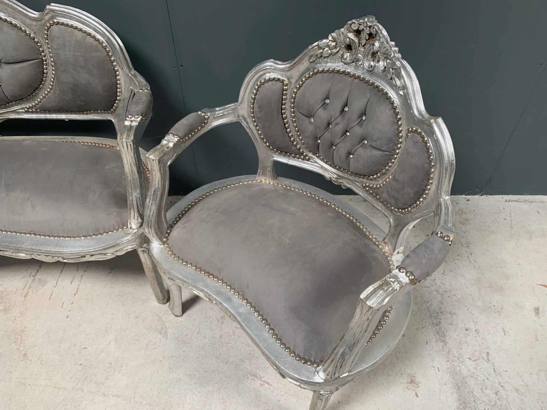 SILVER 3P/C SALON SUITE HANDFINISHED DISTRESSED ANTIQUE SILVER LEAF FRAME AND UPHOLSTERY - Image 4 of 4