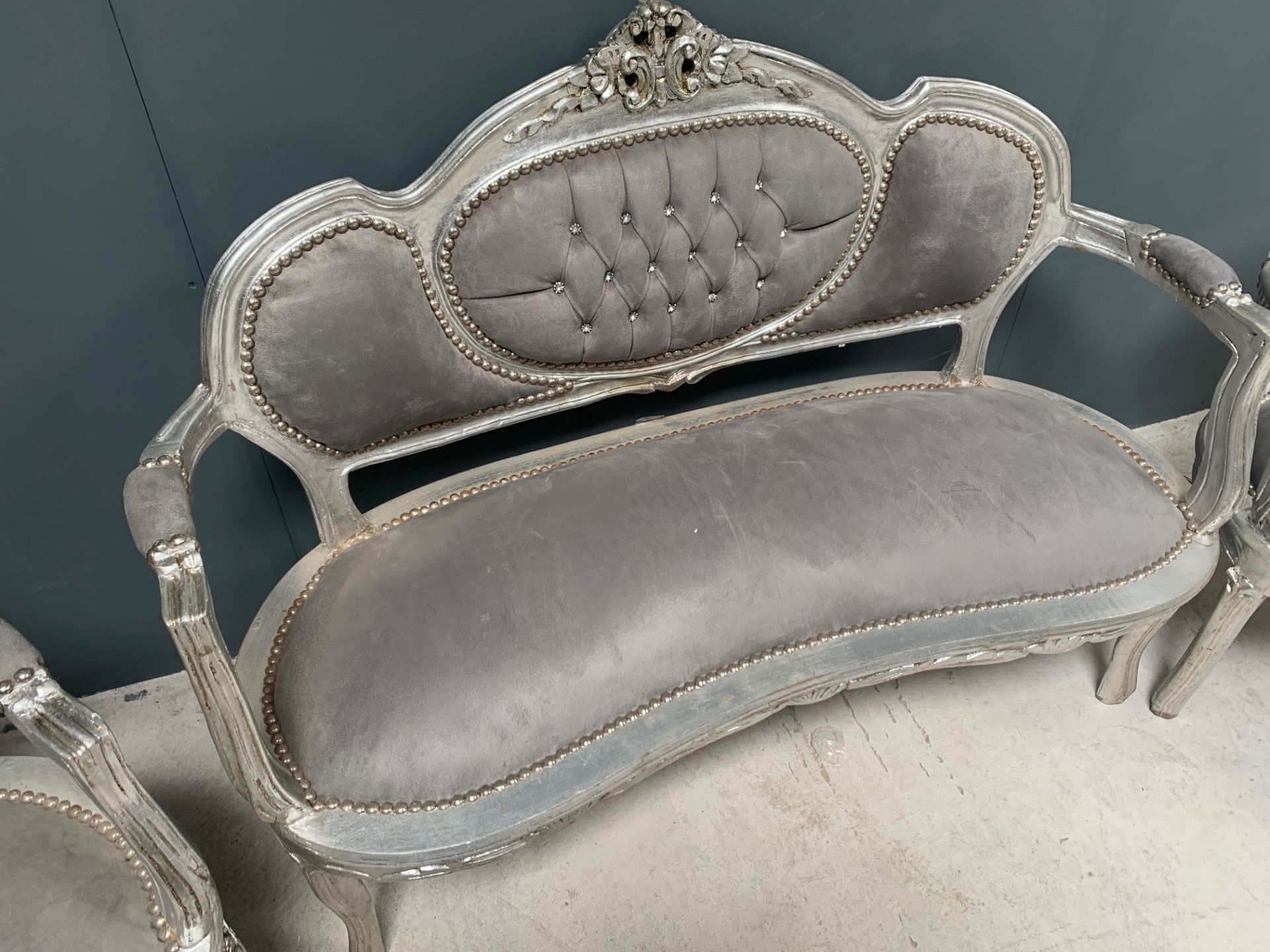 SILVER 3P/C SALON SUITE HANDFINISHED DISTRESSED ANTIQUE SILVER LEAF FRAME AND UPHOLSTERY - Image 3 of 4