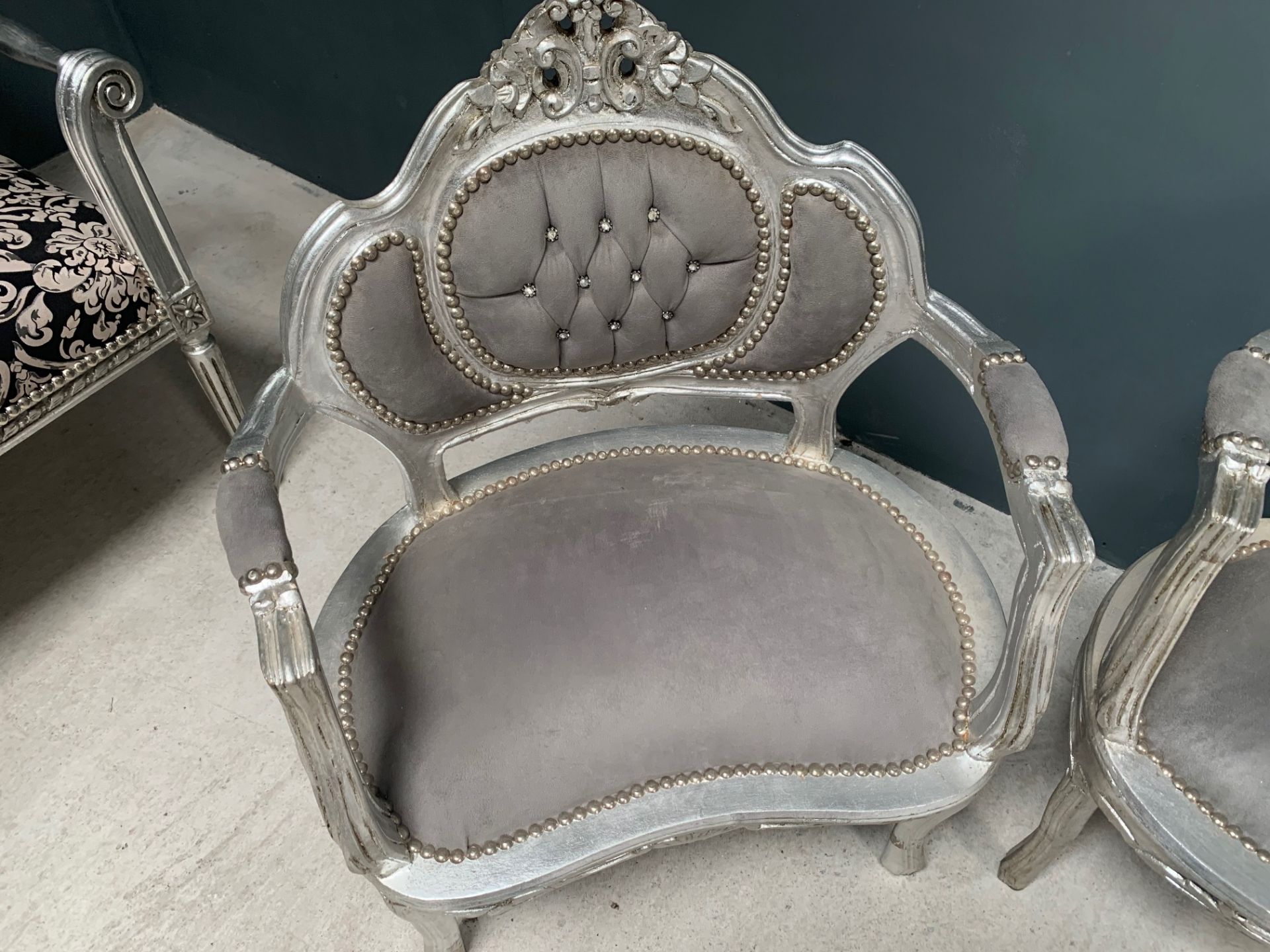 SILVER 3P/C SALON SUITE HANDFINISHED DISTRESSED ANTIQUE SILVER LEAF FRAME AND UPHOLSTERY - Image 2 of 4