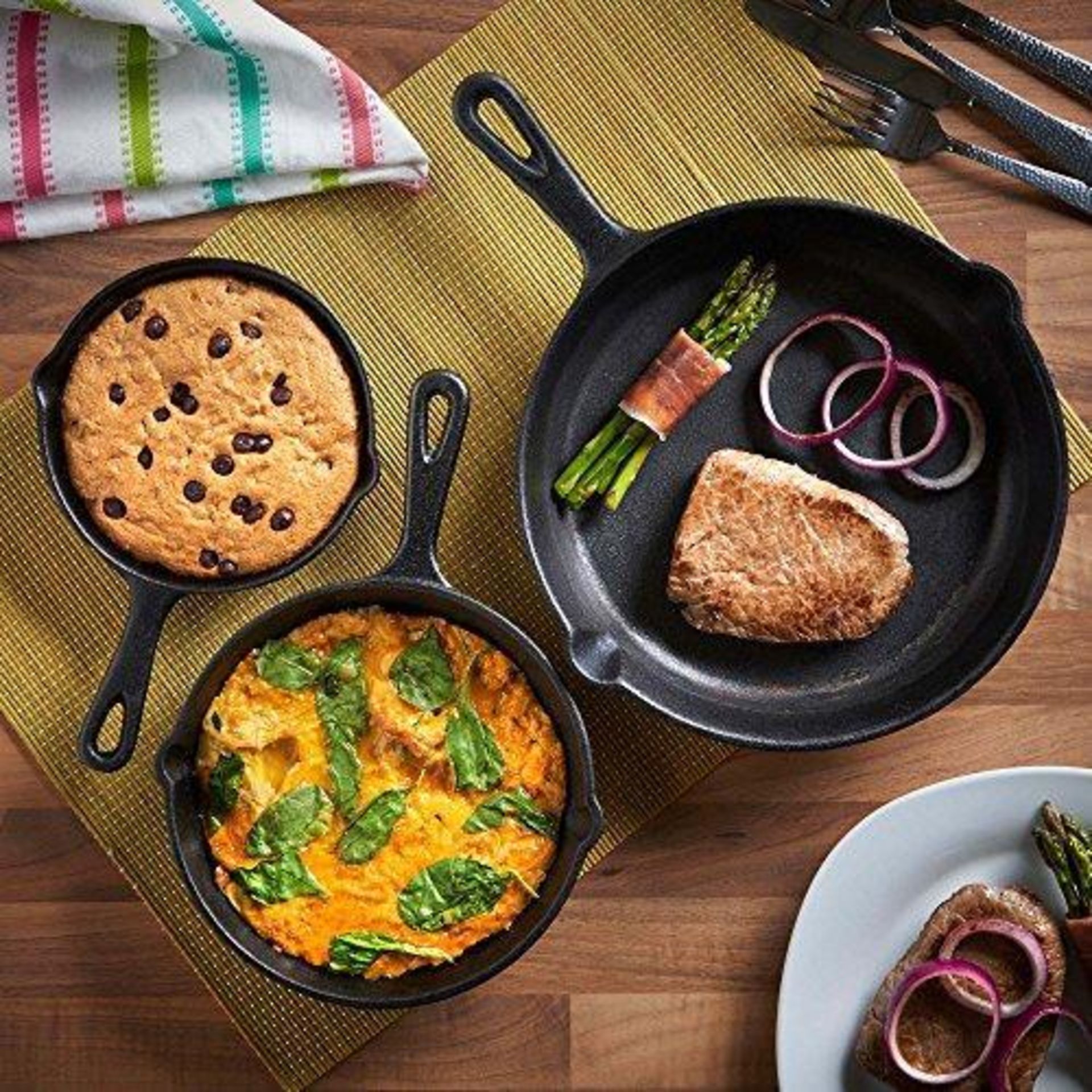 3pc Cast Iron Skillet Set - BI. 3pc Cast Iron Skillet SetMany chefs and other professionals swear by