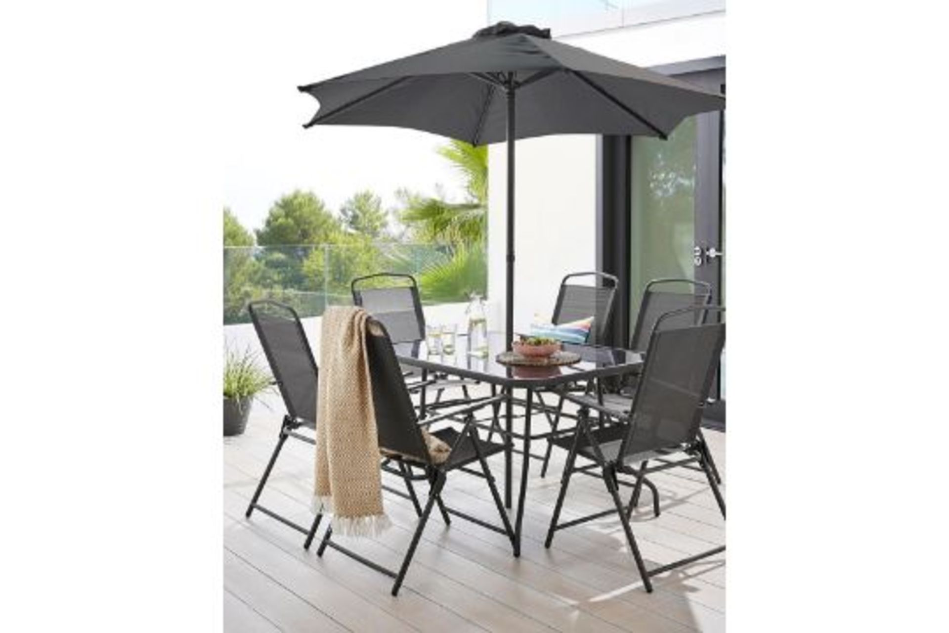 Porto 6 Seater Dining Set. - SR4. RRP £539.00. Add a touch of contemporary style to your garden or