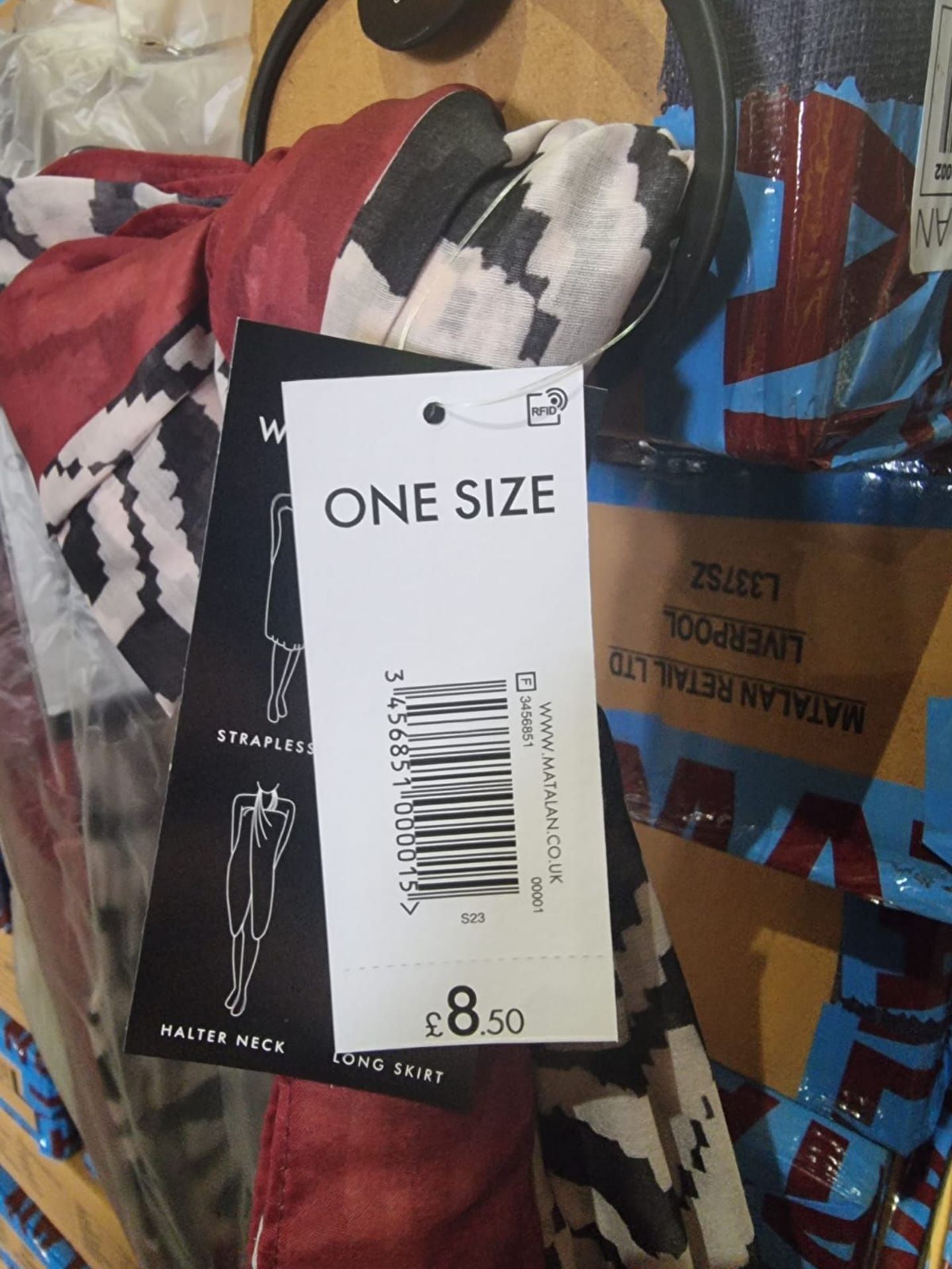 PALLET TO CONTAIN 600 x NEW & PACKAGED MATALAN ET VOUS LADIES MULTIFUNCTIONAL SARONGS. PRICE - Image 3 of 9