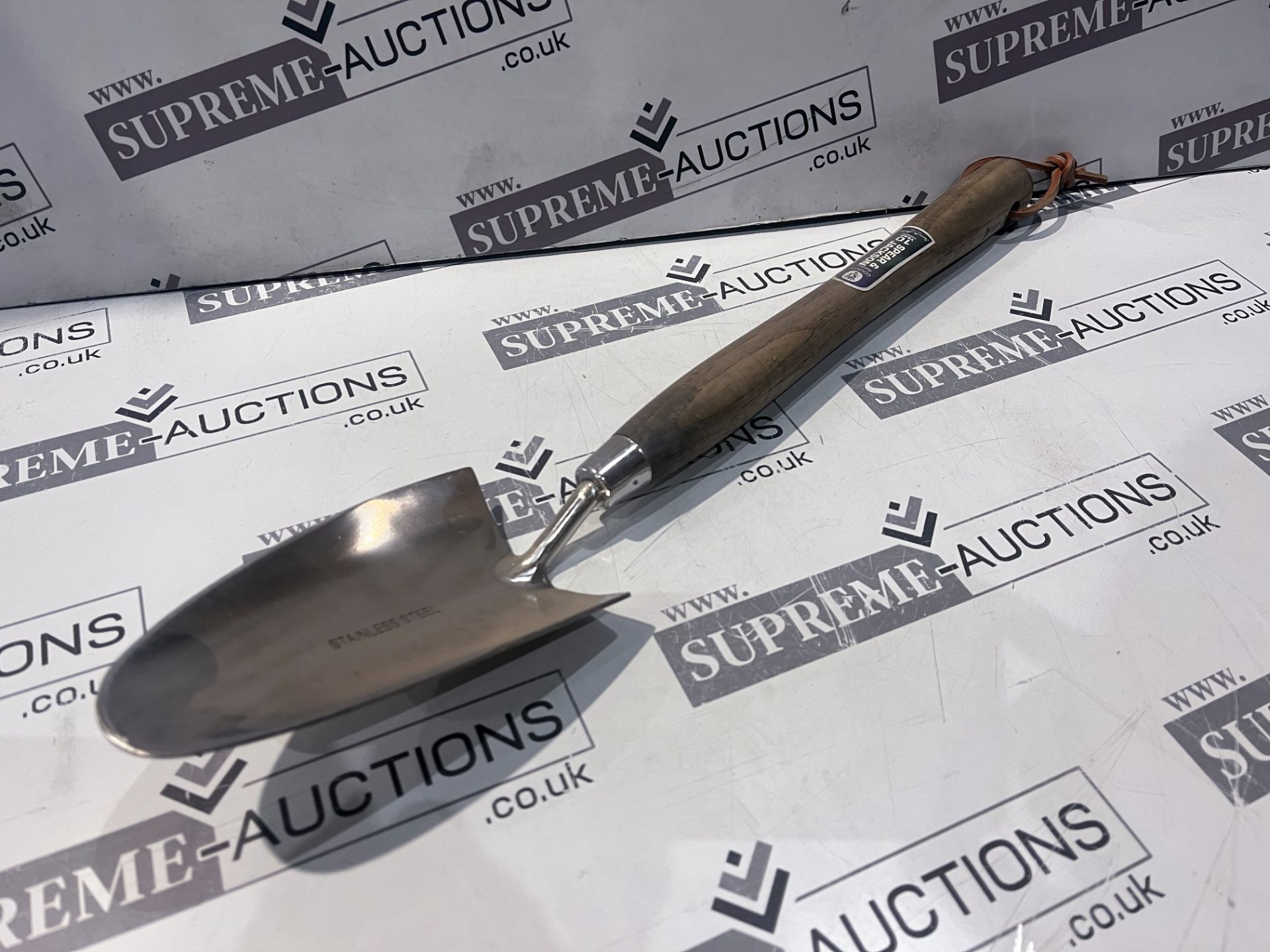 20 X BRAND NEW SPEAR AND JACKSON WOODEN HANDLES TROWELS R16-4