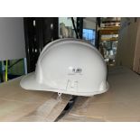 33 X BRAND NEW HARD HATS (COLOURS MAY VARY) R5-8