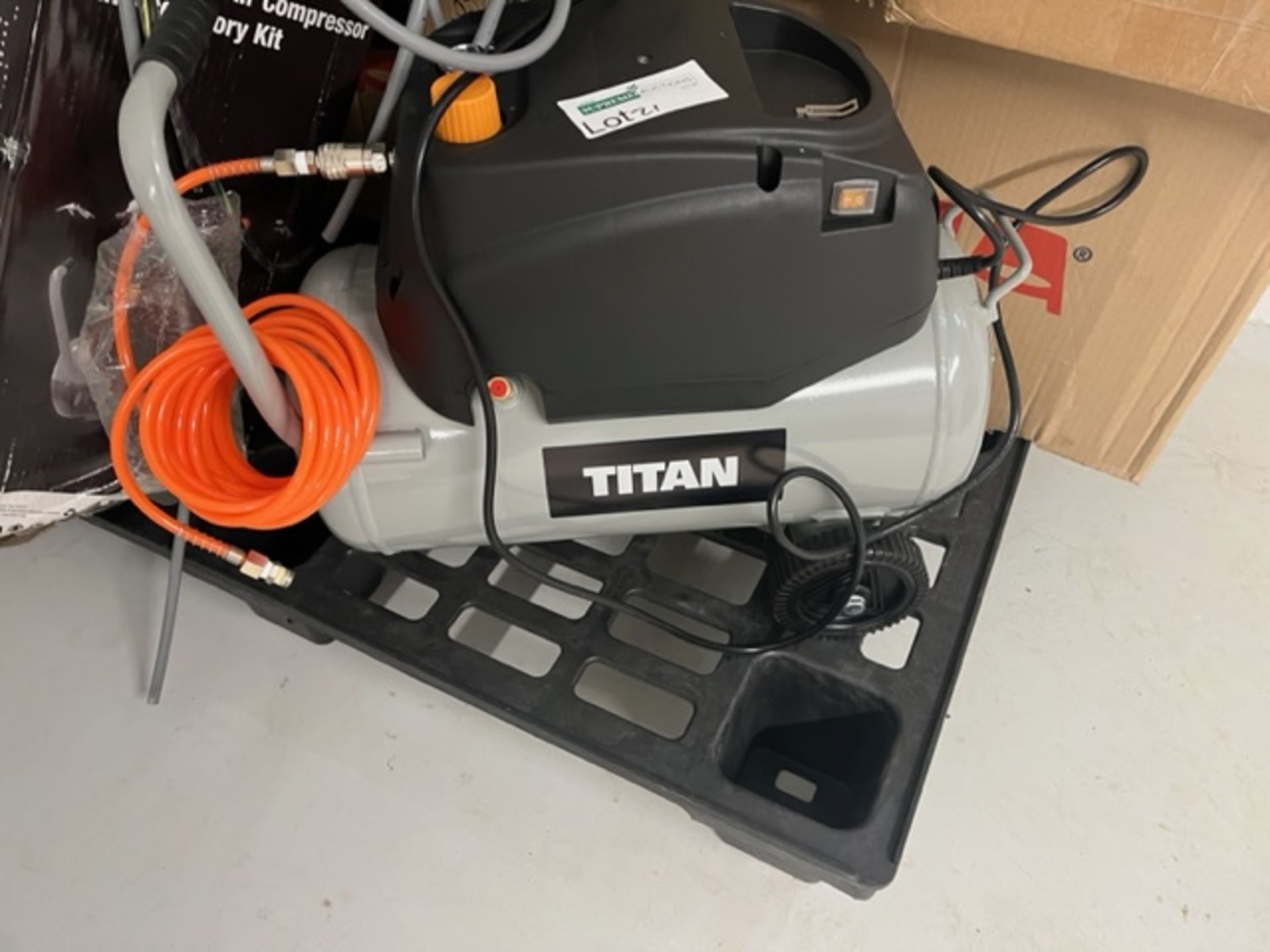Titan 24l Oil Free Air Compressor with Accessory Kit