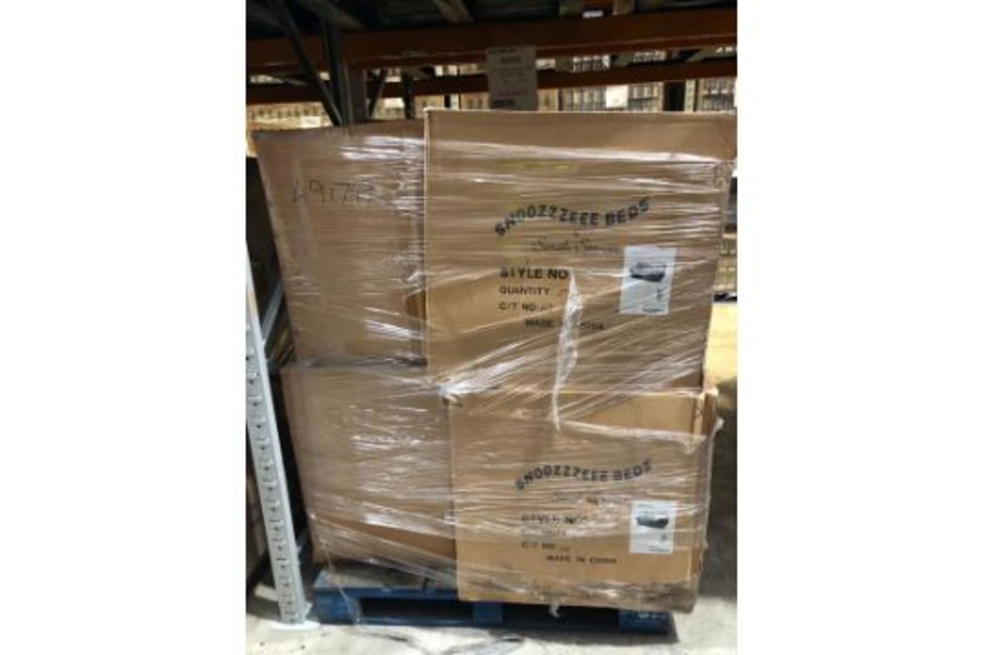 1 x Pallet of Luxury Pet Beds/Pet Products. Includes Mainly Pet Beds In Various Sizes & Styles. - Image 8 of 20