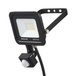 STANLEY 20W LED SLIMLINE PIR FLOODLIGHT P4