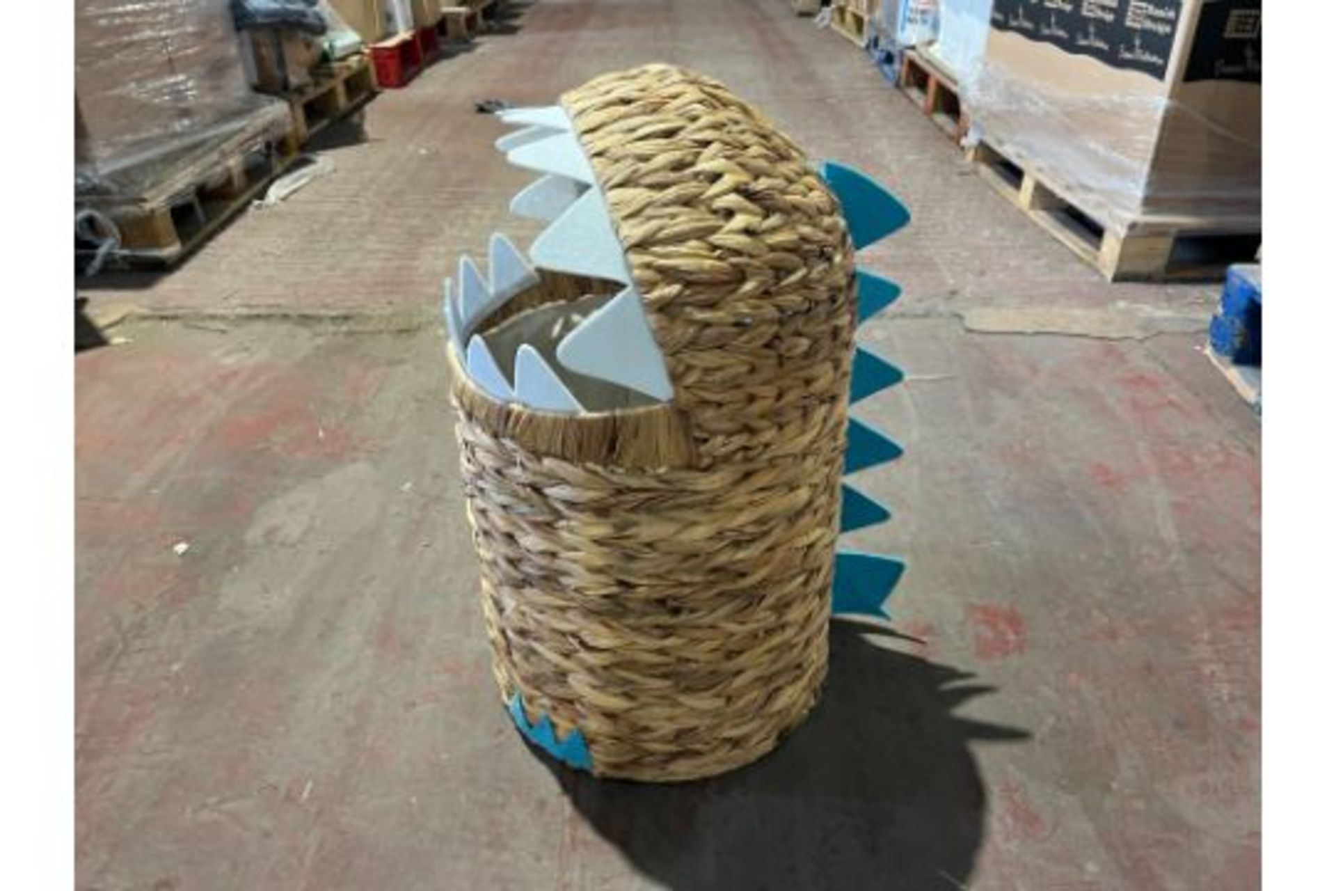 TRADE LOT 10 X BRAND NEW LUXURY WICKER WEAVE Dinosaur Storage Hamper RRP £99 EACH DB