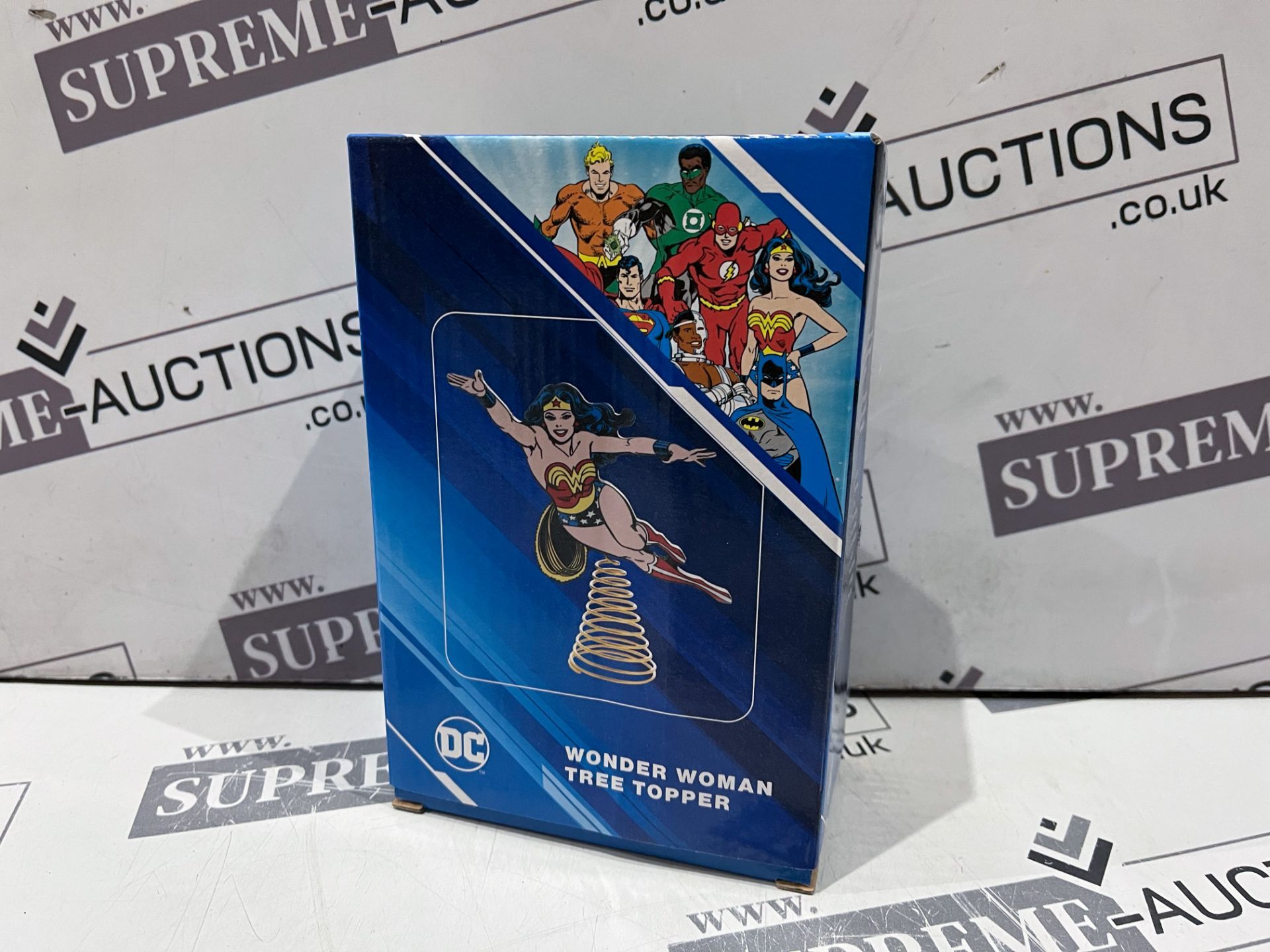 40 X BRAND NEW WONDER WOMAN TREE TOPPERS R11-8