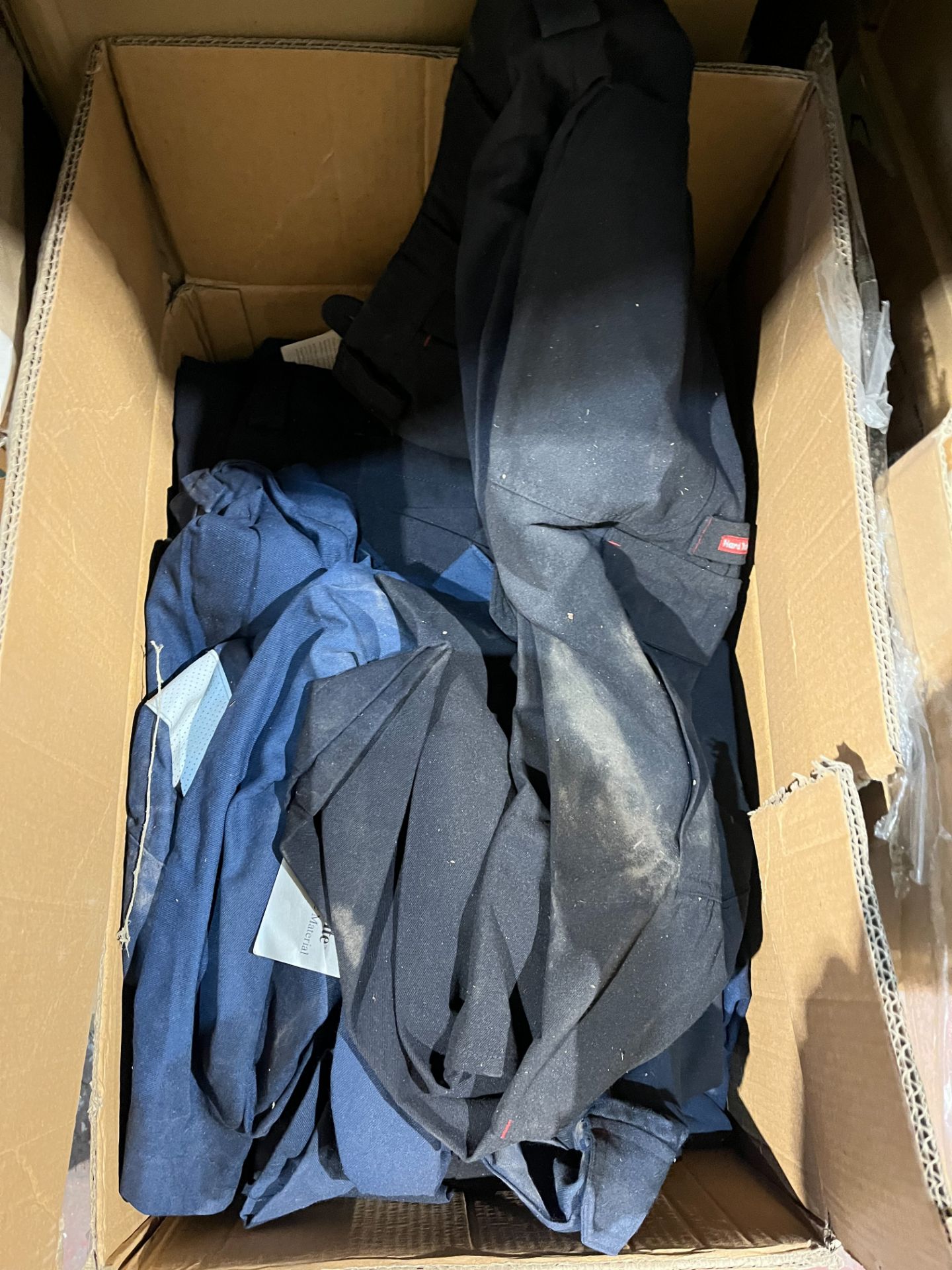 32 PIECE MIXED WORKWEAR LOT INCLUDING SHIRTS, COVERALLS ETC R3-5