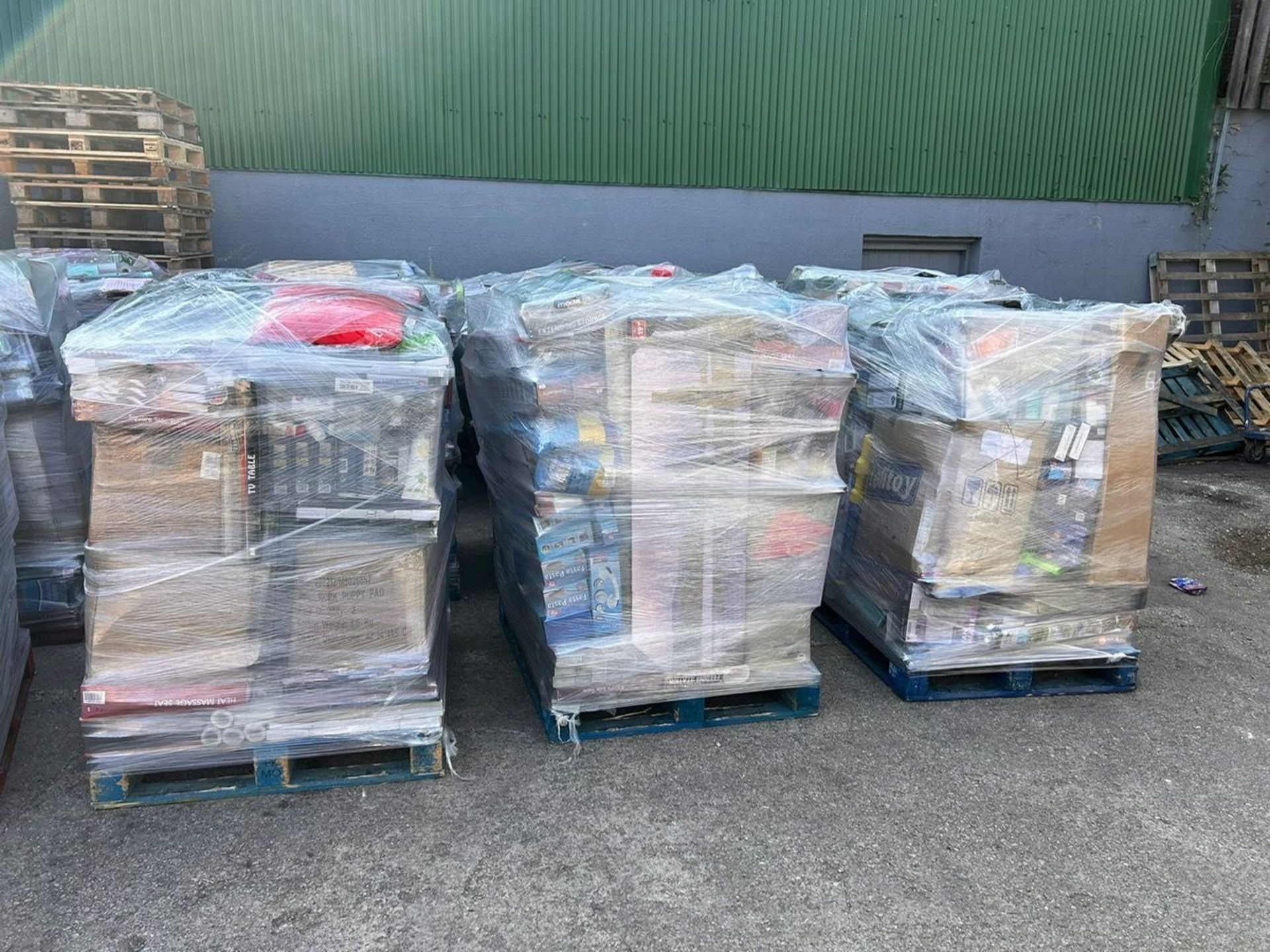 Large Pallet of Unchecked End of Line/Damaged Packaging Supermarket Stock. Huge variety of items