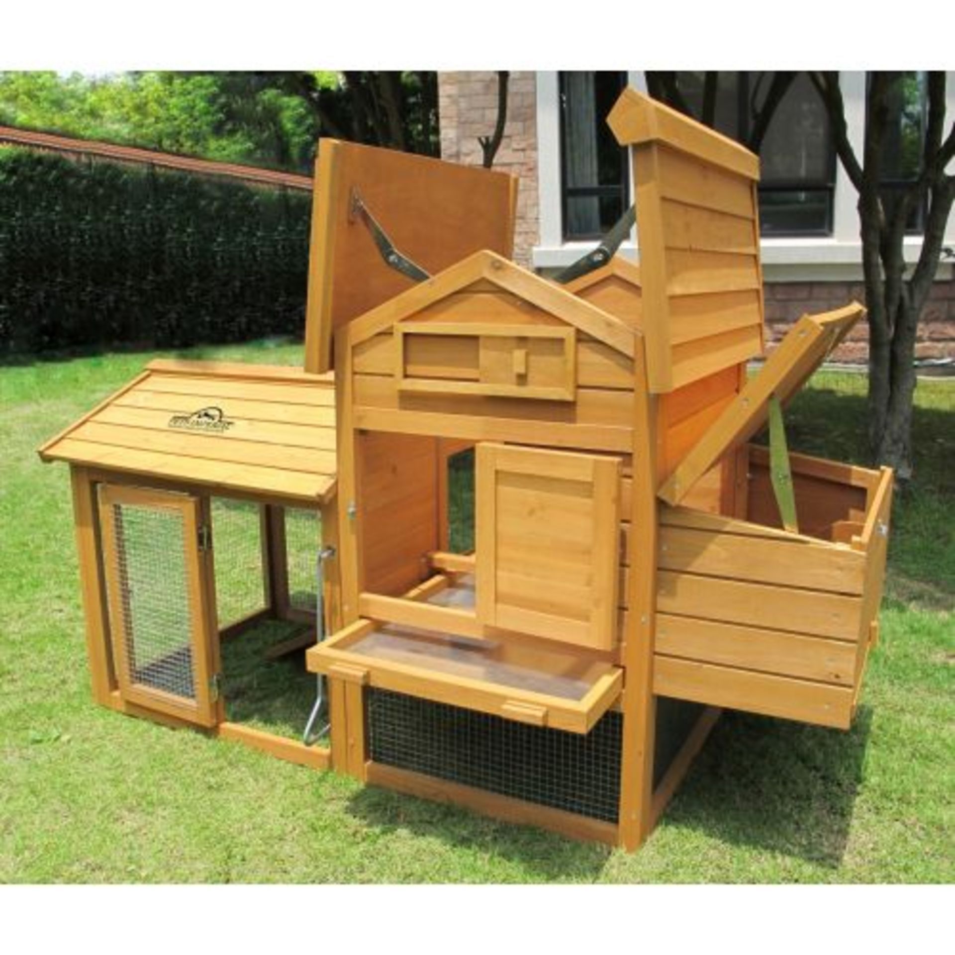 Brand New Pets Imperial® Clarence Golden Chicken Coop, The “Clarence” is a small chicken coop that - Image 2 of 2