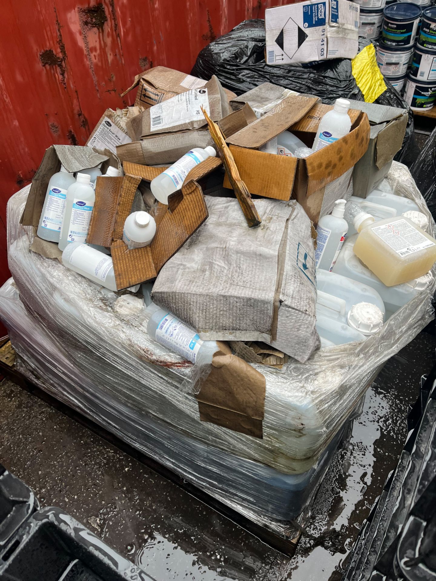 MIXED PALLET TO CONTAIN LARGE QUANTITY OF CLEANING FLUIDS TO INCLUDE DIVERSY ZENITH ETC (SC55z)