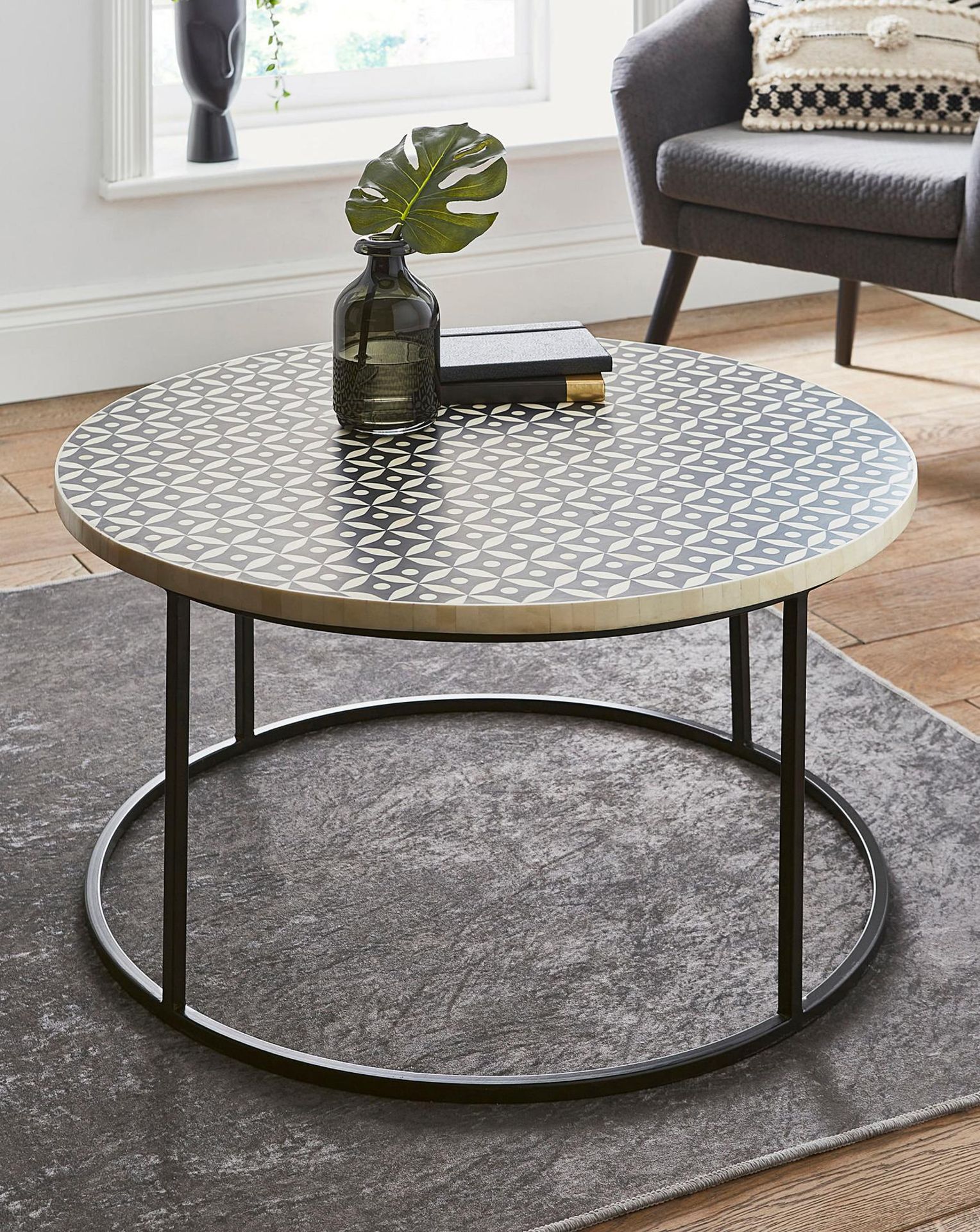 BRAND NEW AALIYAH LUXURY ROUND COFFEE TABLE R11-15