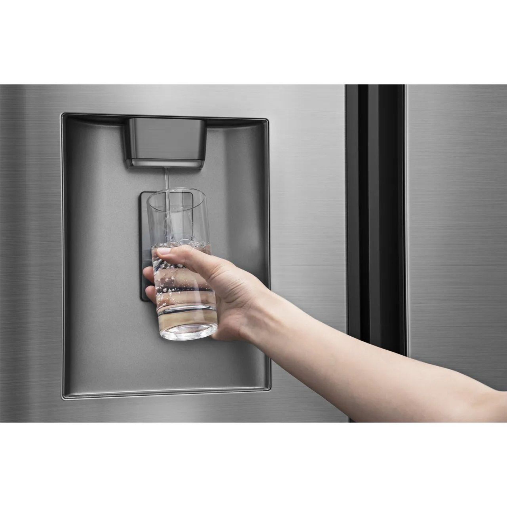Hisense RF750N4ISF / Multi Door Fridge Freezer. - RRP £949.00. Keep up with latest kitchen trends - Image 3 of 3