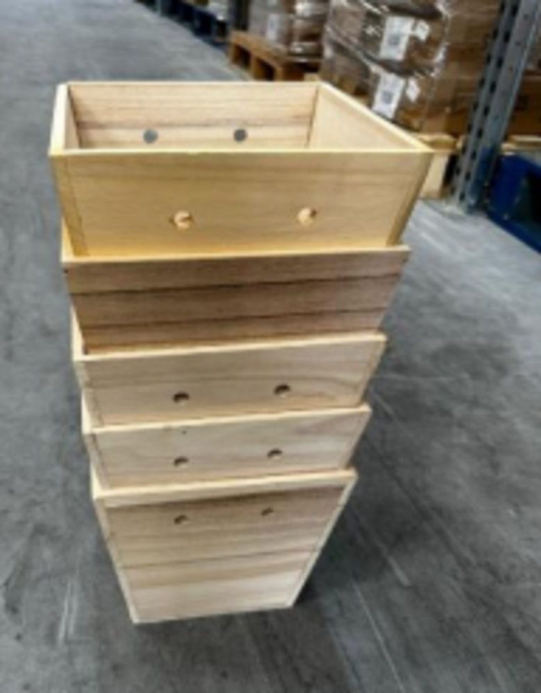 LIQUIDATION OF 6180 BRAND NEW NATURAL WOOD RUSTIC PLANTERS IN PALLET AND TRADE LOTS