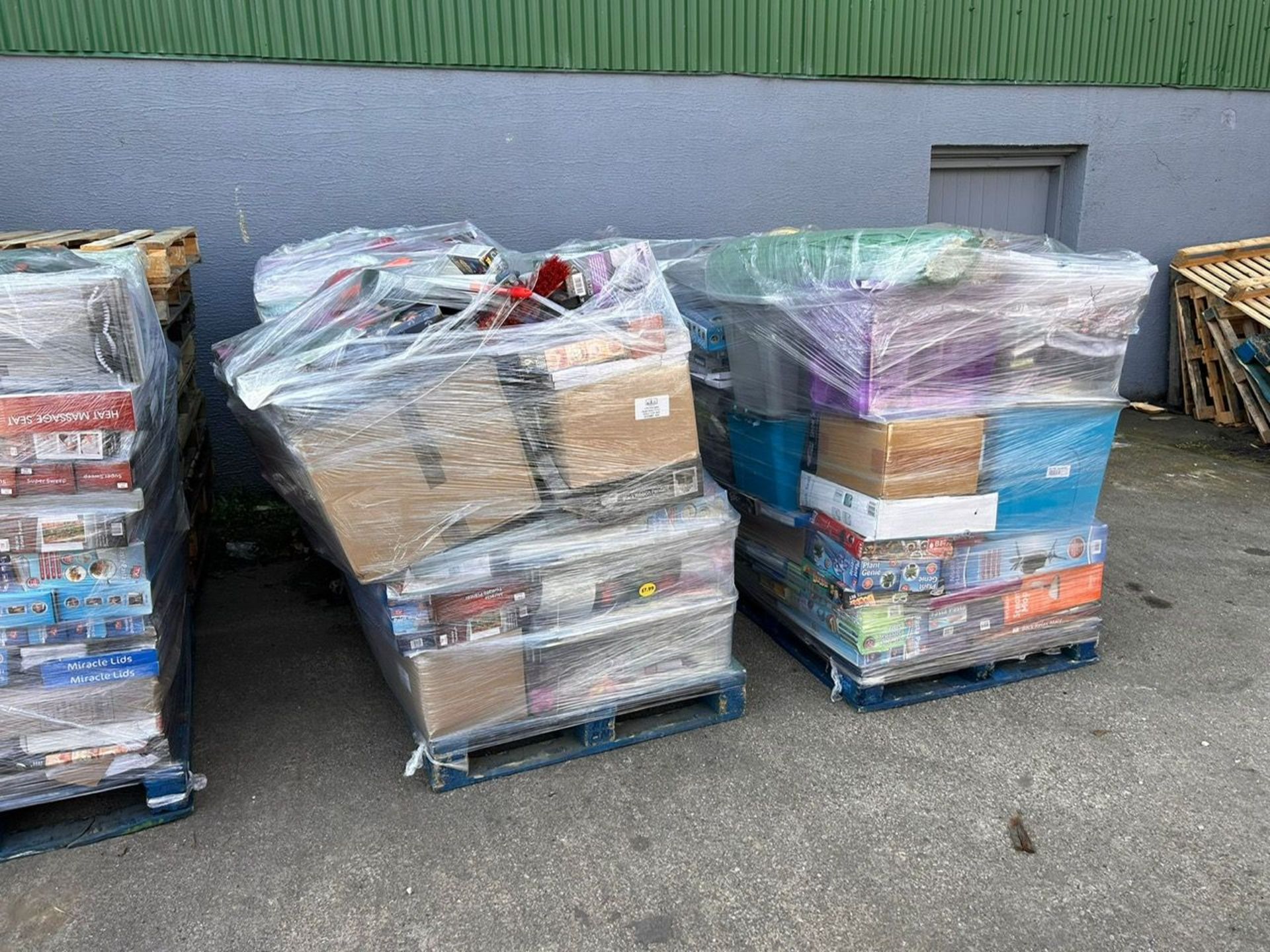 Large Pallet of Unchecked End of Line/Damaged Packaging Supermarket Stock. Huge variety of items - Image 2 of 18