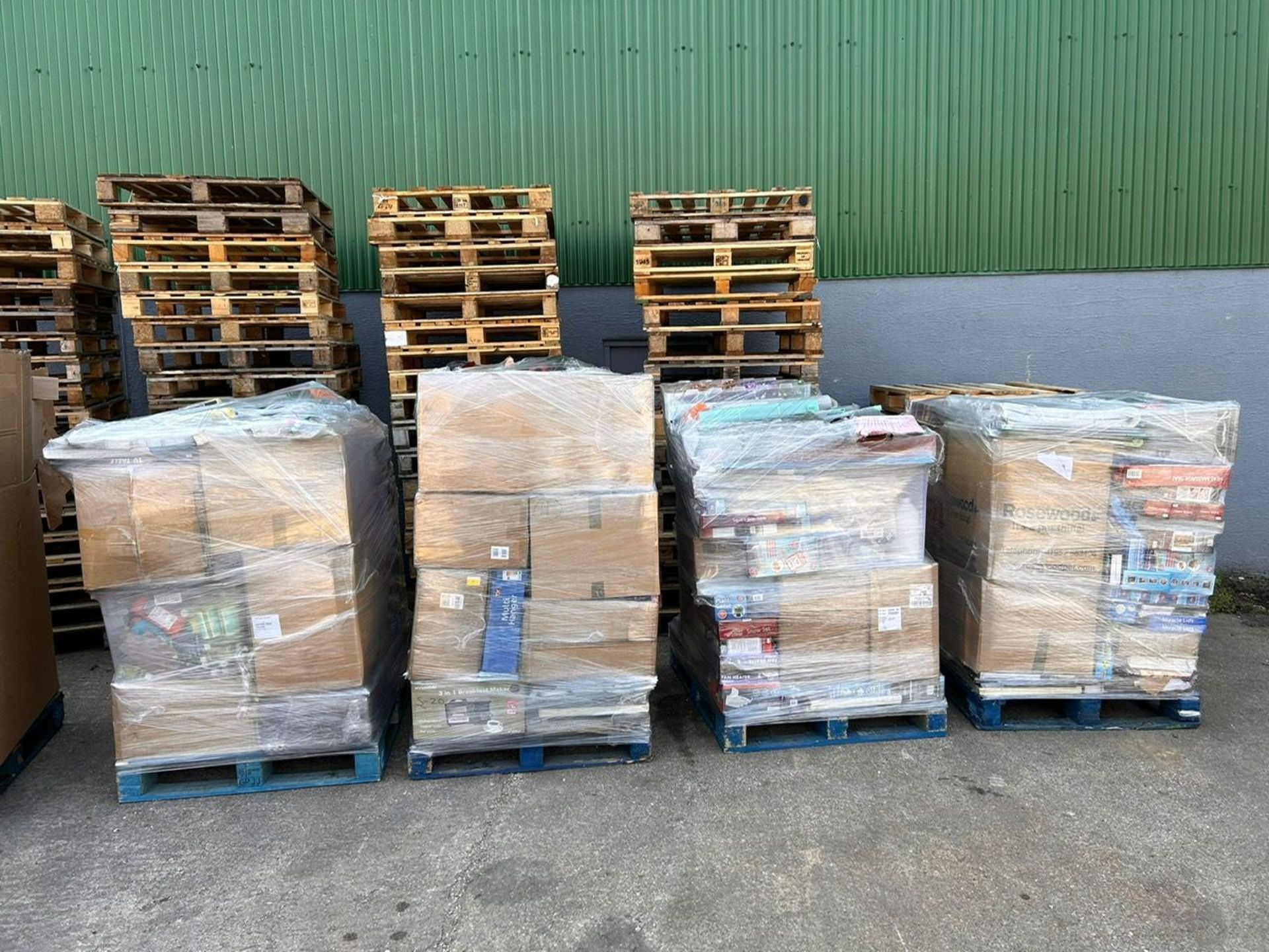 Large Pallet of Unchecked End of Line/Damaged Packaging Supermarket Stock. Huge variety of items