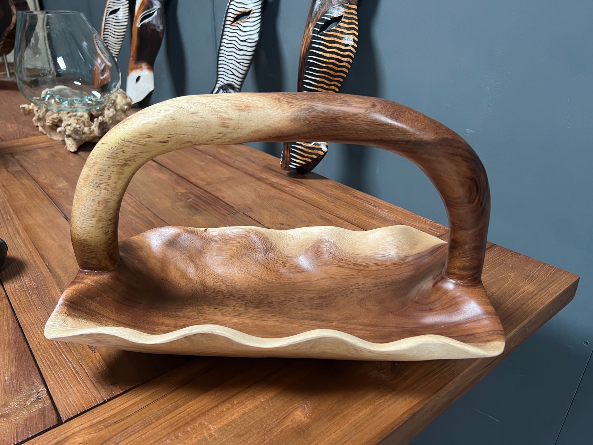 NEW LARGE HEAVY POLISHED SUAR WOOD FRUIT BOWL/BASKET WITH HANDLE (APPROX 45CM LONG X 24CM WIDE X