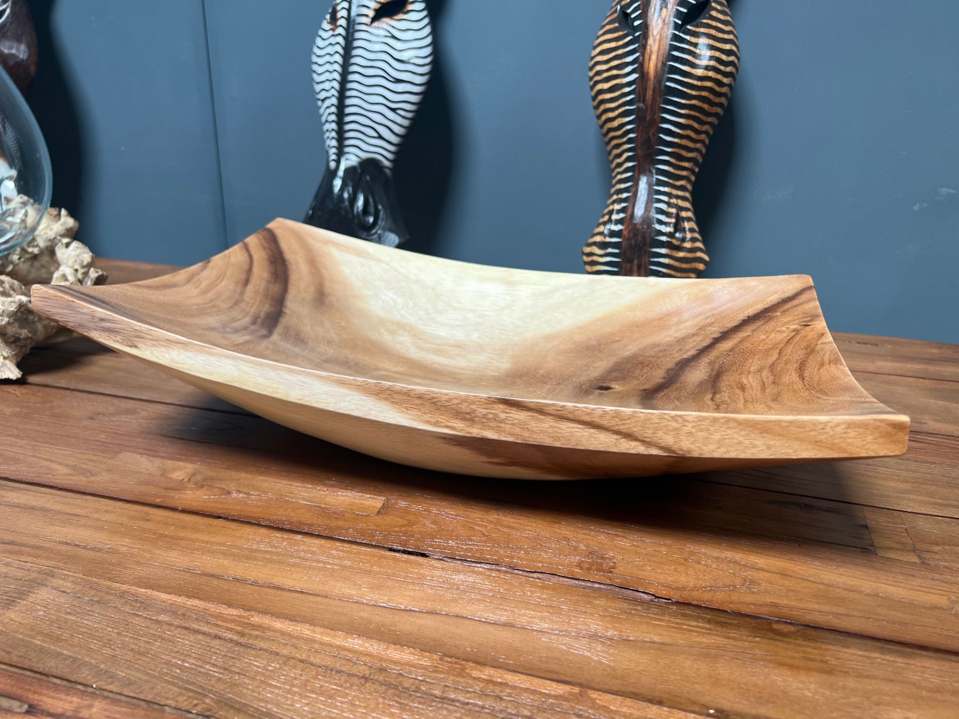 NEW LARGE HEAVY RECTANGULAR POLISHED WOOD FRUIT PLATE/BOWL (APPROX 47CM LONG X 11CM HIGH X 29CM