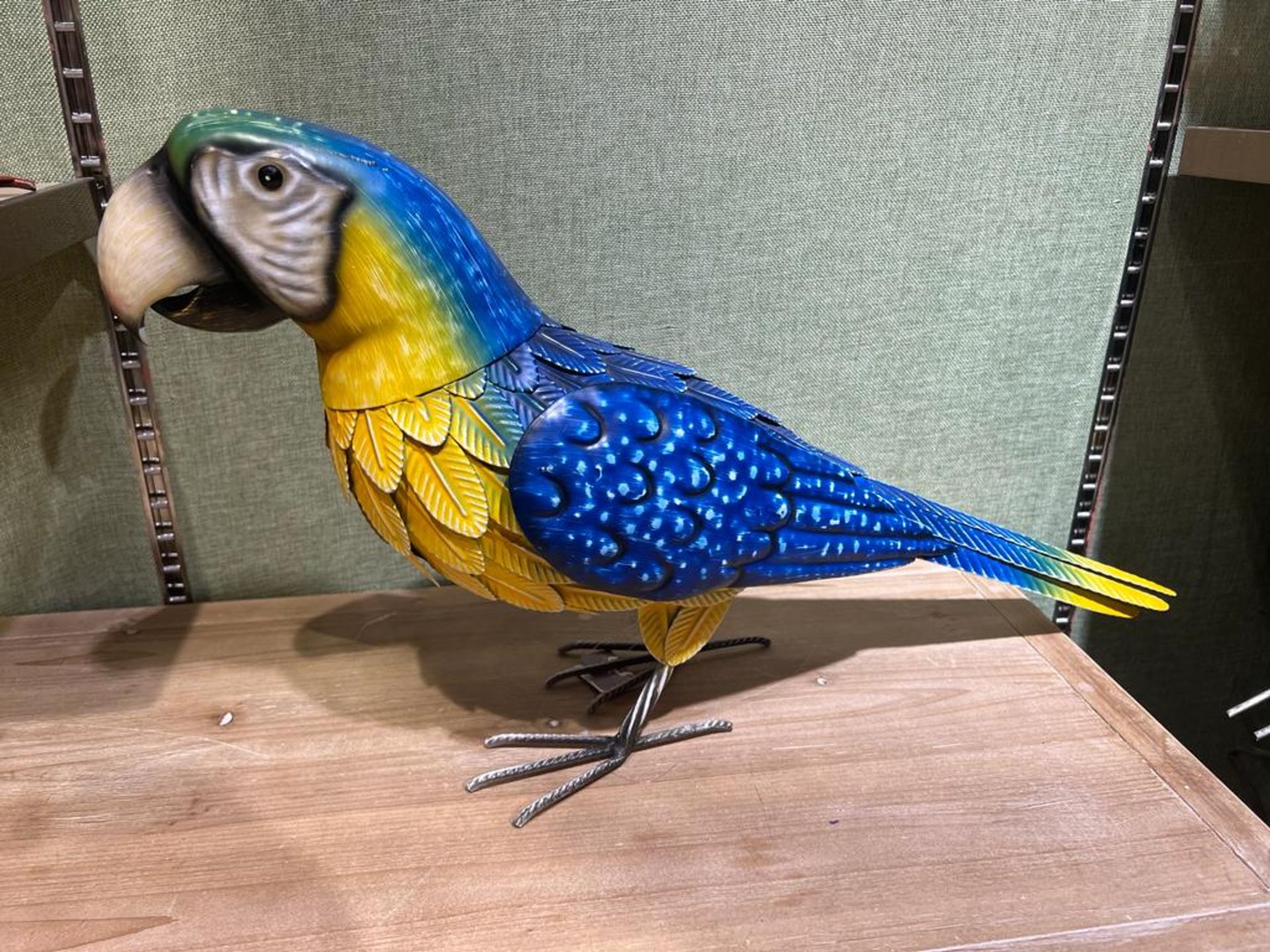 NEW DECORATIVE METAL COLOURFUL PARROT STATUE