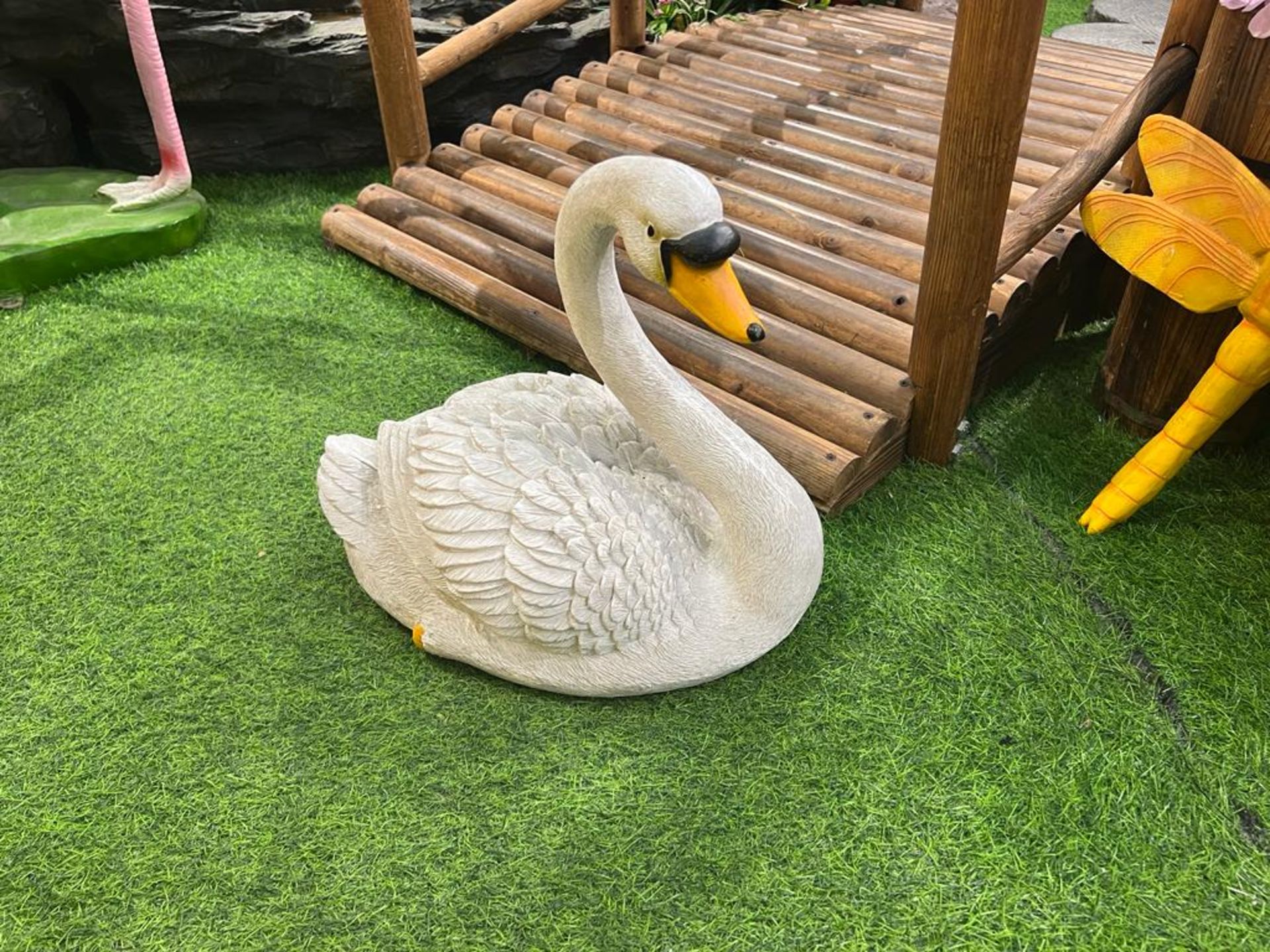 NEW LARGE ELEGANT SWAN STATUE APPROX 40CM