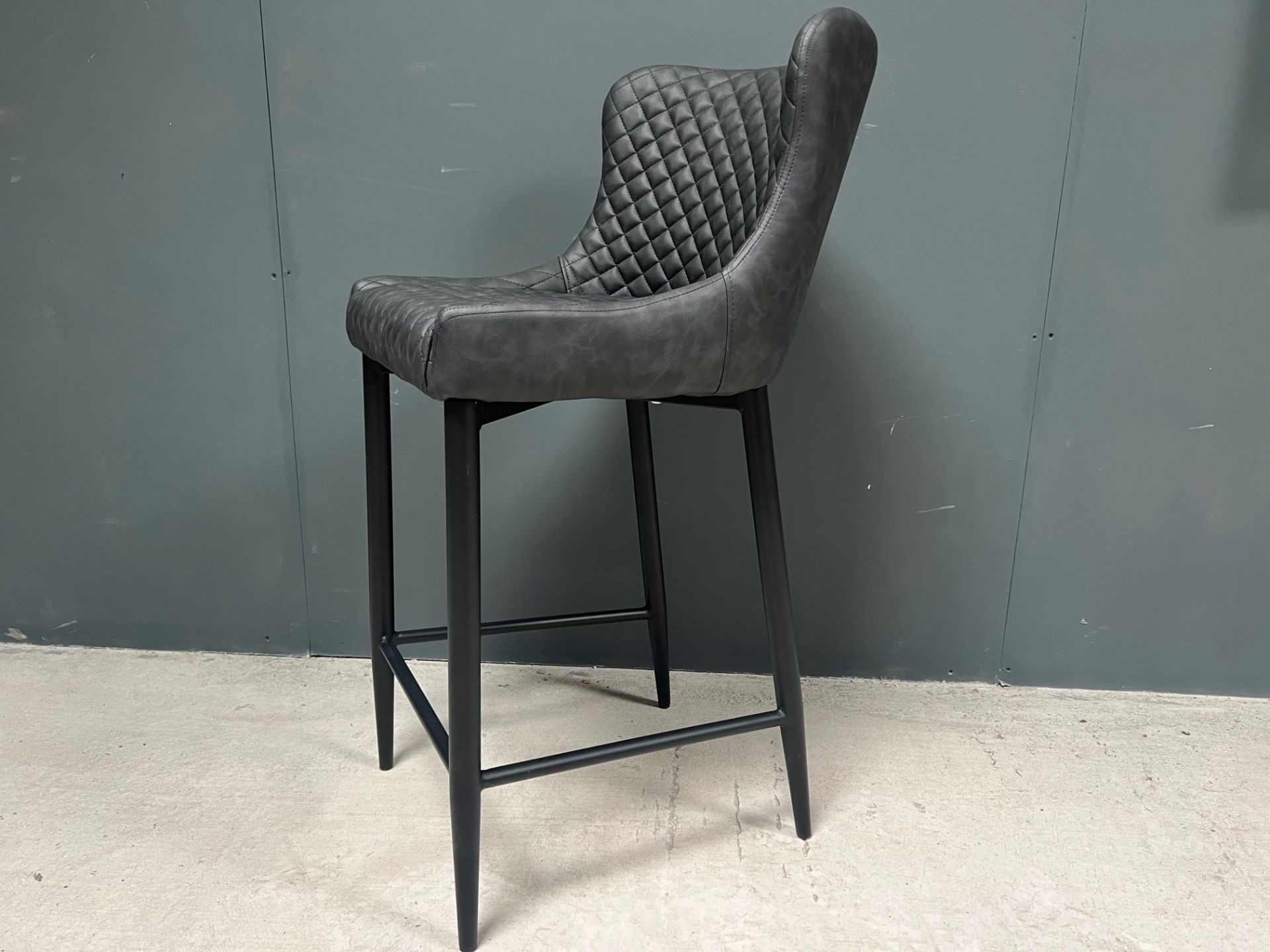 BOXED NEW PAIR OF CLASSIC PU LEATHER HIGH BAR STOOLS IN CHARCOAL - Image 2 of 5