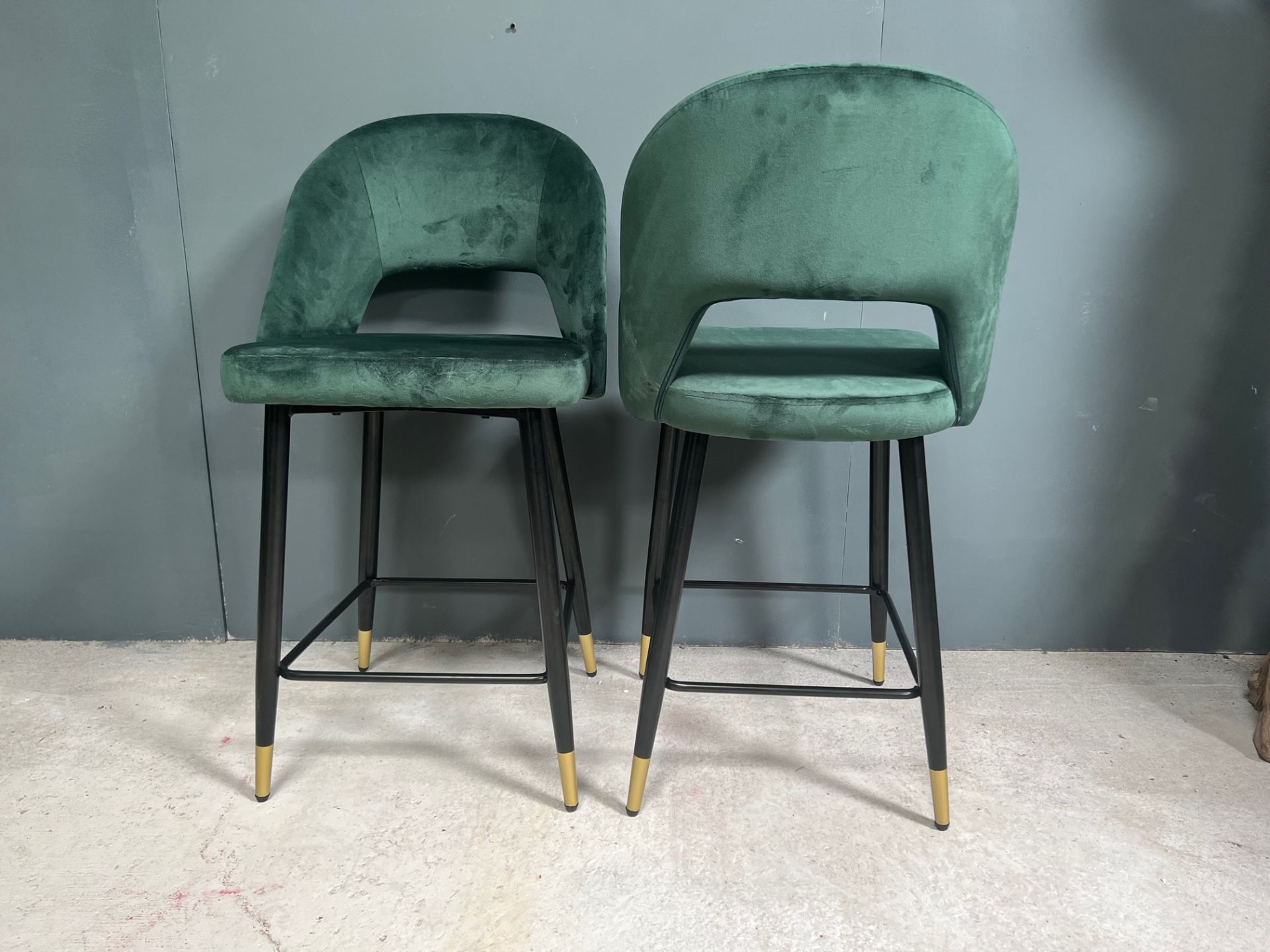 BOXED NEW PAIR OF DARK GREEN VELVET BAR STOOLS - Image 4 of 5