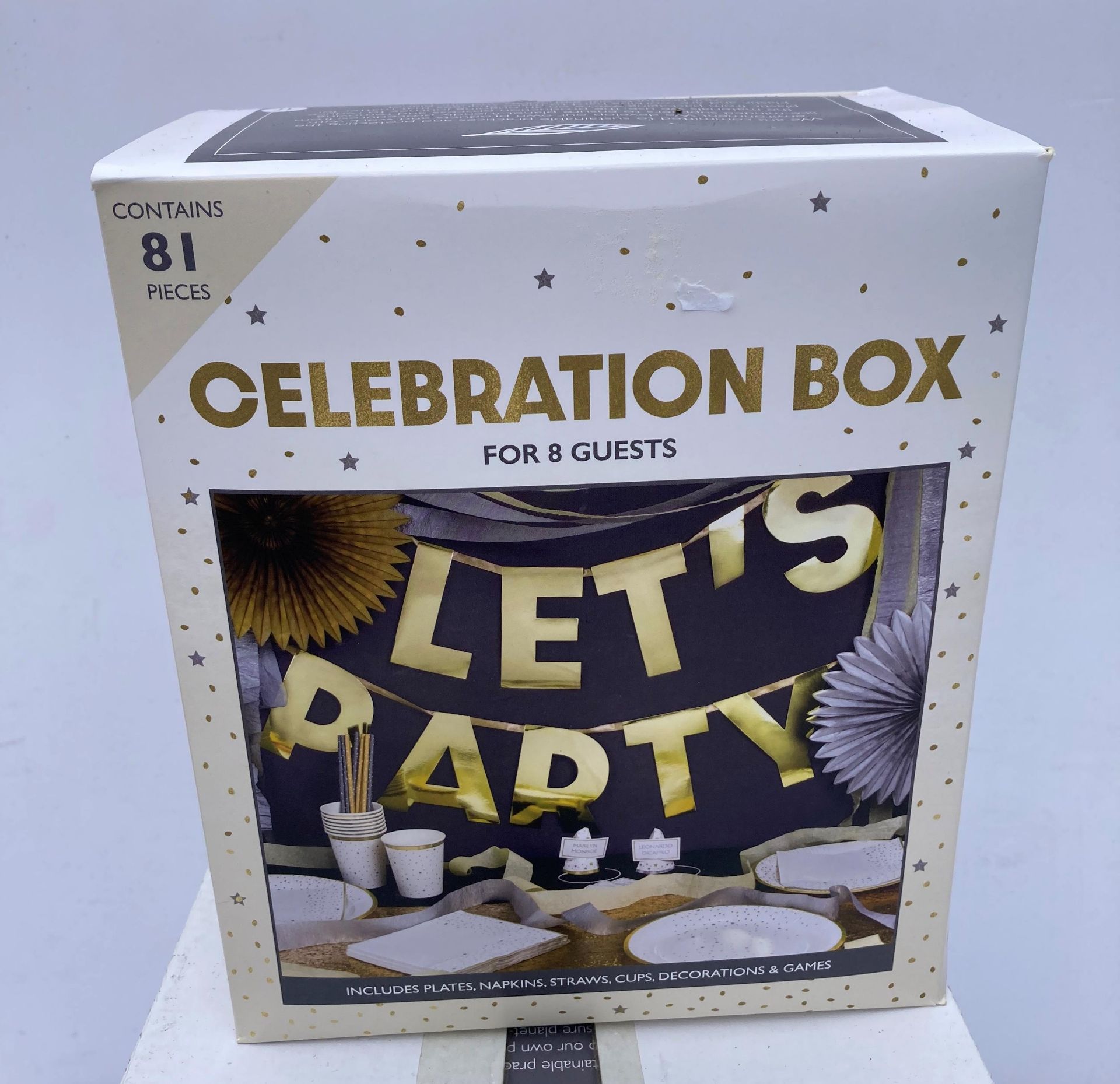 10 x NEW 81 PIECE CELEBRATION BOXES FOR 8 GUESTS. INCLUDES: PLATES, NAPKINS, STRAWS, CUPS,