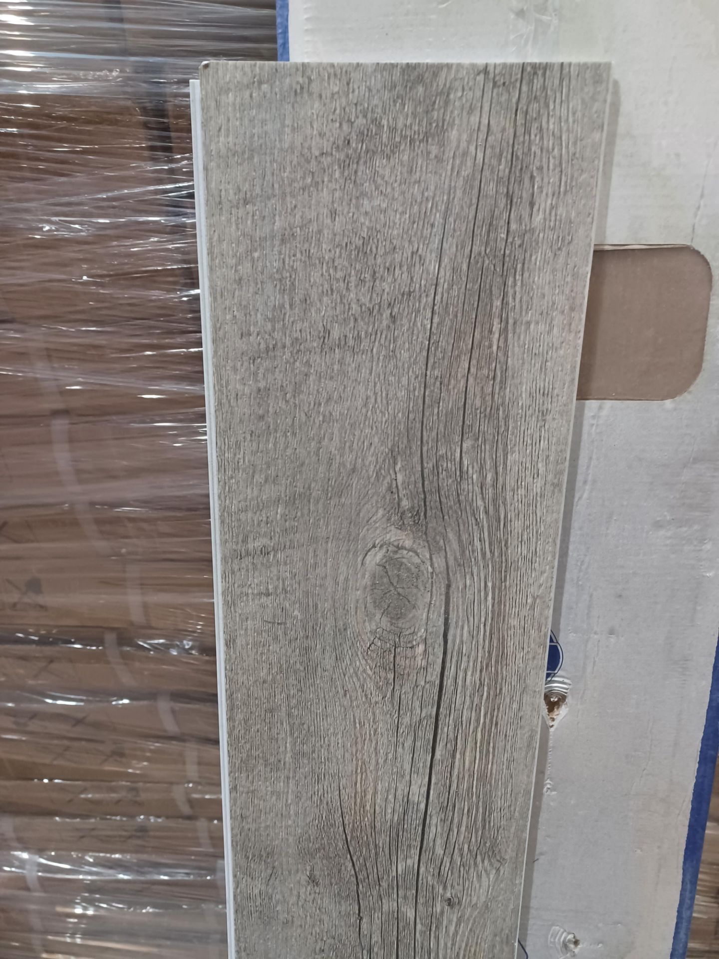 2 X PACKS OF BAILA VINYL CLICK PLANK. DISTRESSED OAK GREY BROWN. EACH PACK CONTAINS 2.2m2, GIVING - Image 2 of 2