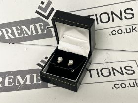 NEW & BOXED 9 CARAT White Gold Pearl & Diamond Stud Earrings. RRP £165. (ofc)