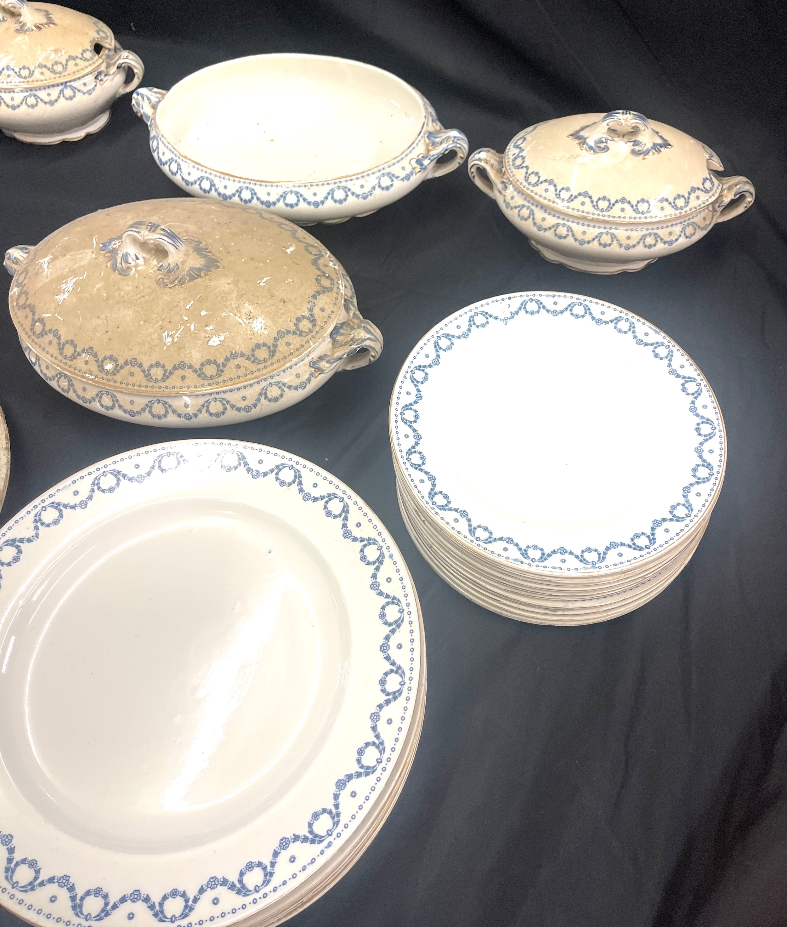 Selection of Versailles ware to include tureens, plates and saucers and and a selection of - Image 5 of 7